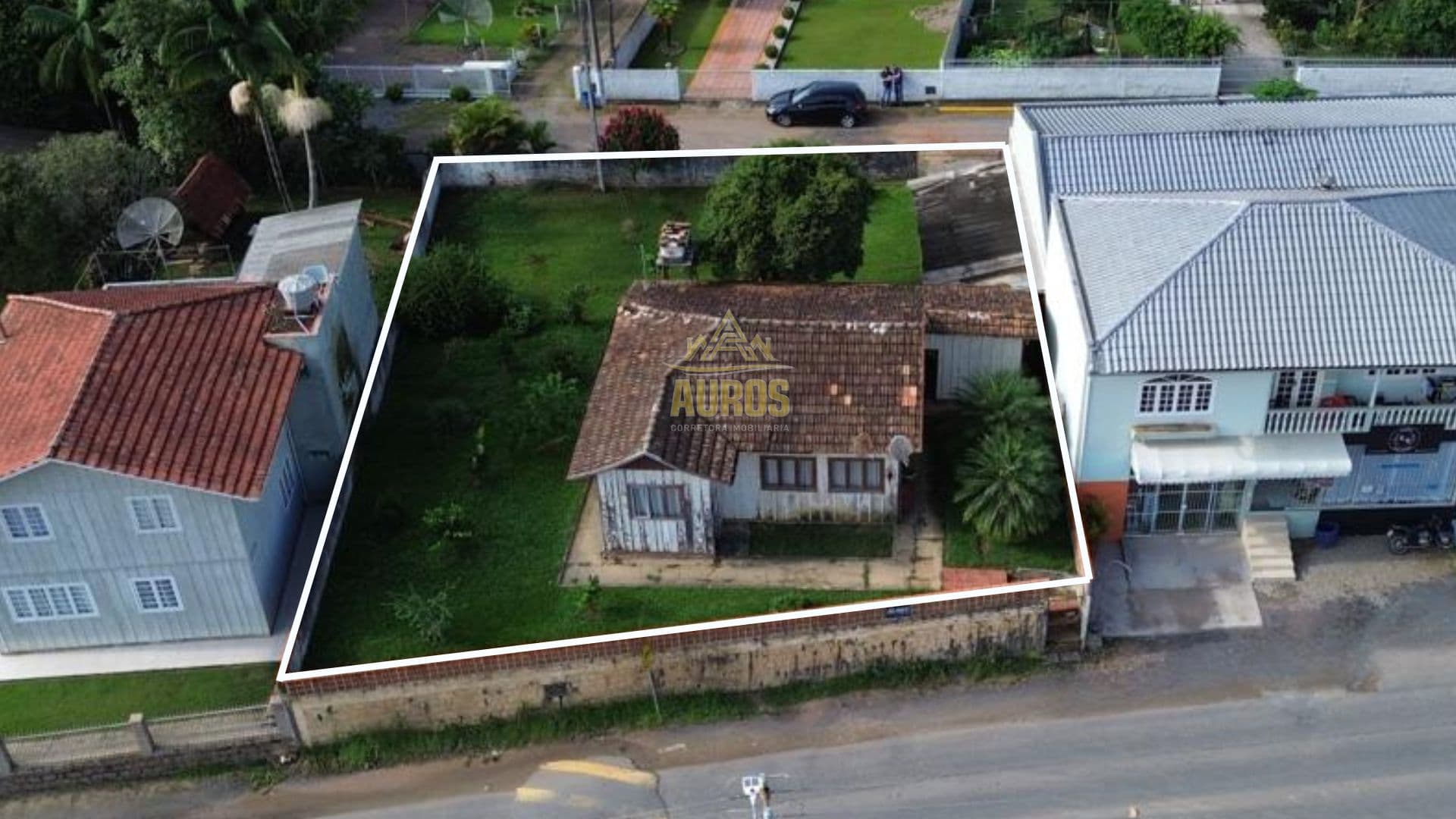 Terreno com Casa de Madeira em Rio do Sul no Bairro Bremer - Imagem 1