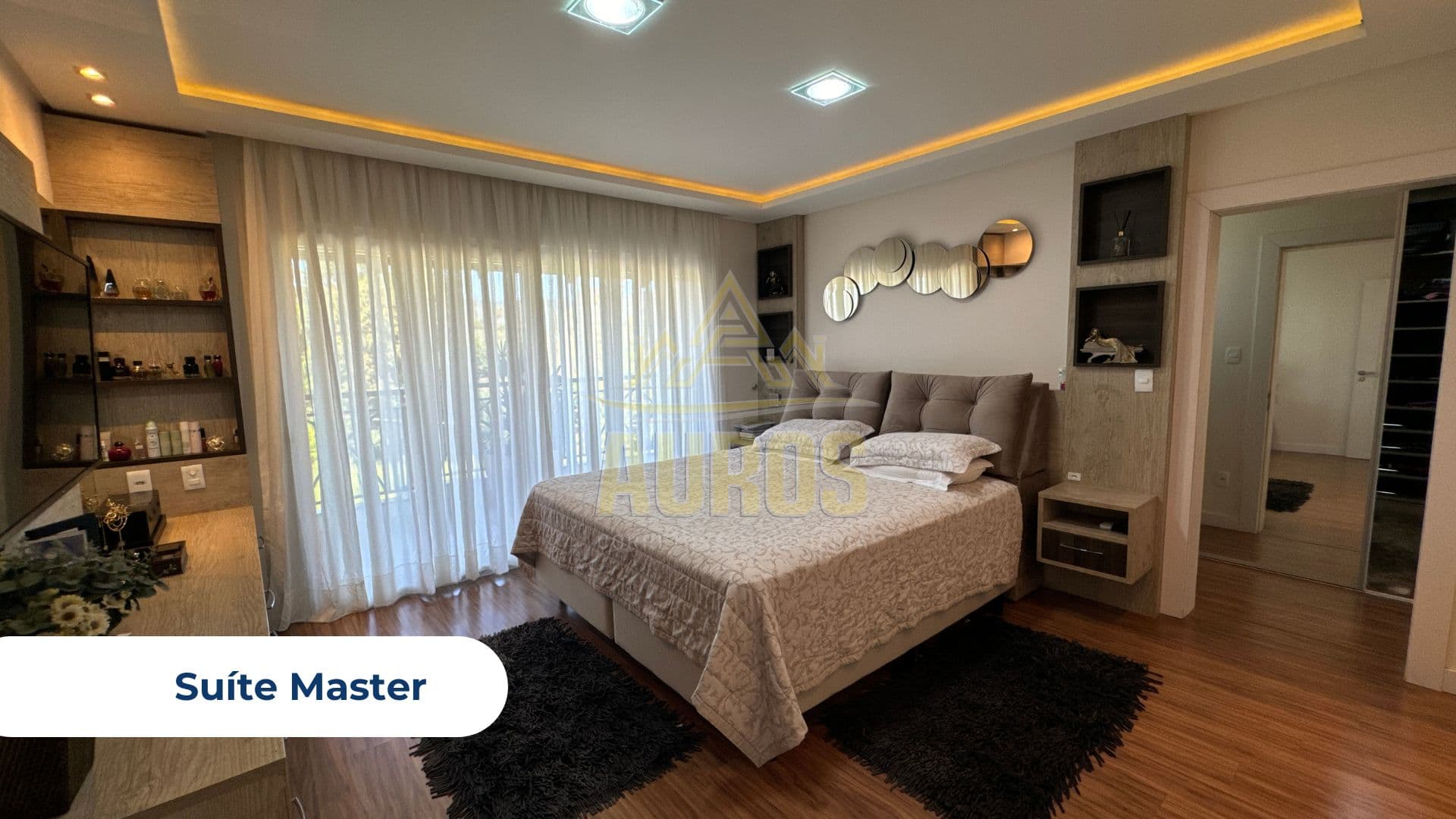 Casa Exclusiva com 5 Quartos, Suíte Master, Piscina com Bar Molhado e Energia Solar | Rio do Sul - Imagem 8