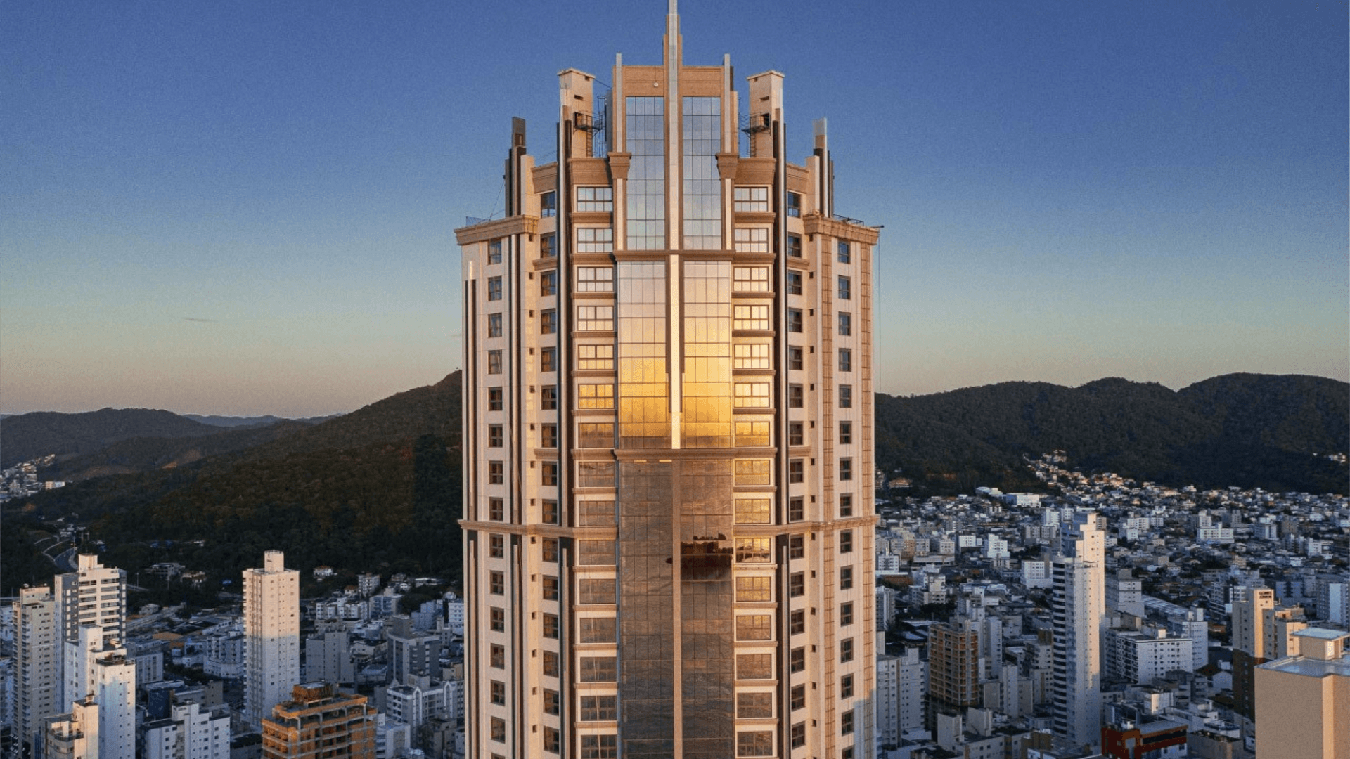 Apartamento quadra mar com 4 suítes e 182 m² no New York Apartments - Imagem 1