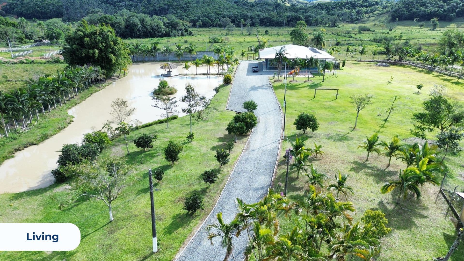 Sítio à venda em Camboriú com 2,1 hectares, piscina aquecida, lagoa - Imagem 3