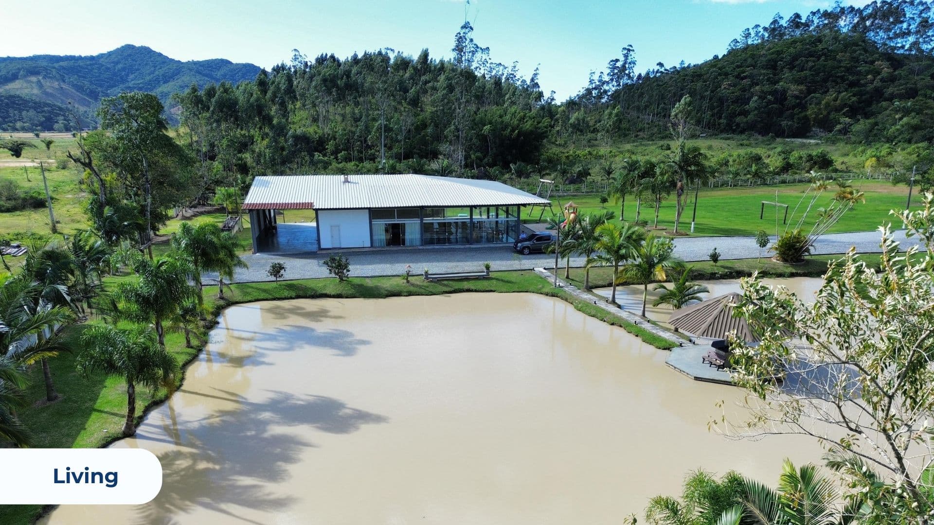 Sítio à venda em Camboriú com 2,1 hectares, piscina aquecida, lagoa - Imagem 2