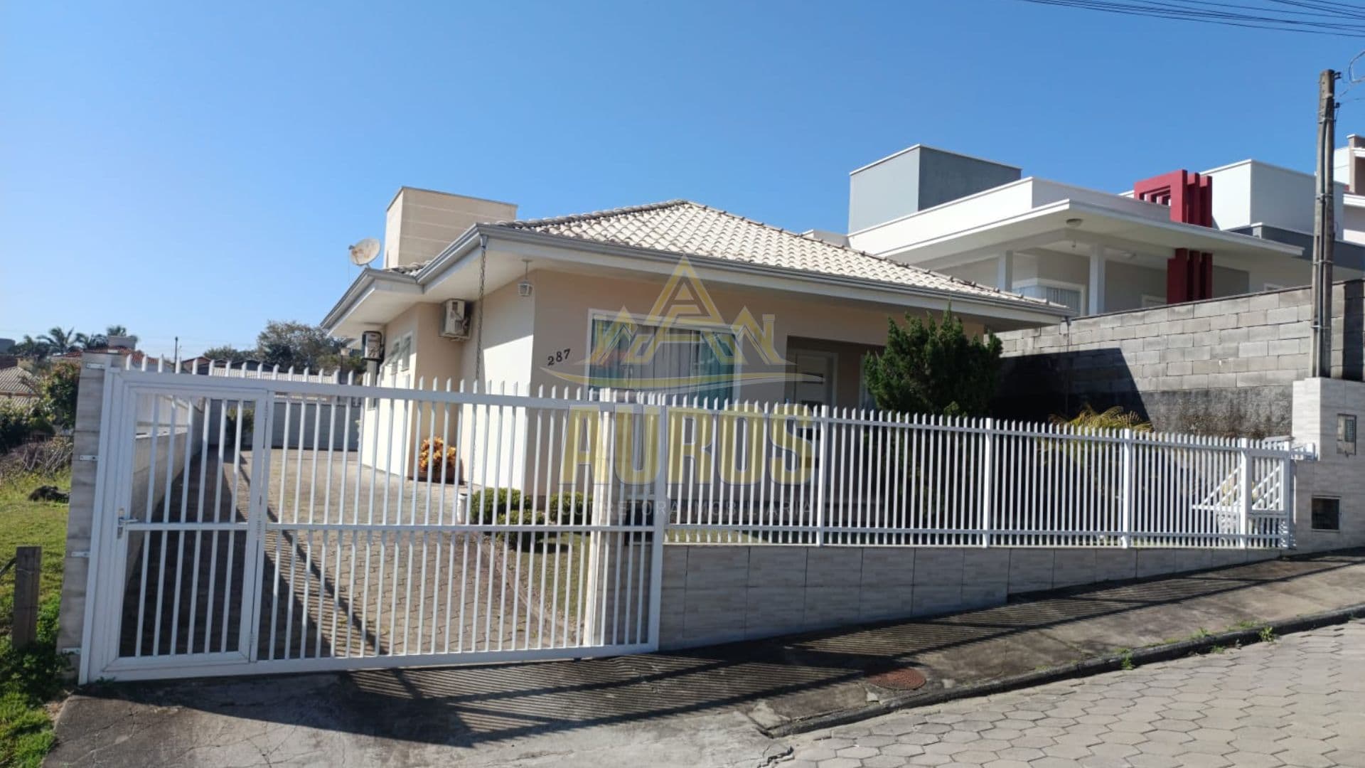 Casa com 3 dormitórios e garagem para 3 carros no Fundo Canoas, Rio do Sul - Imagem 2