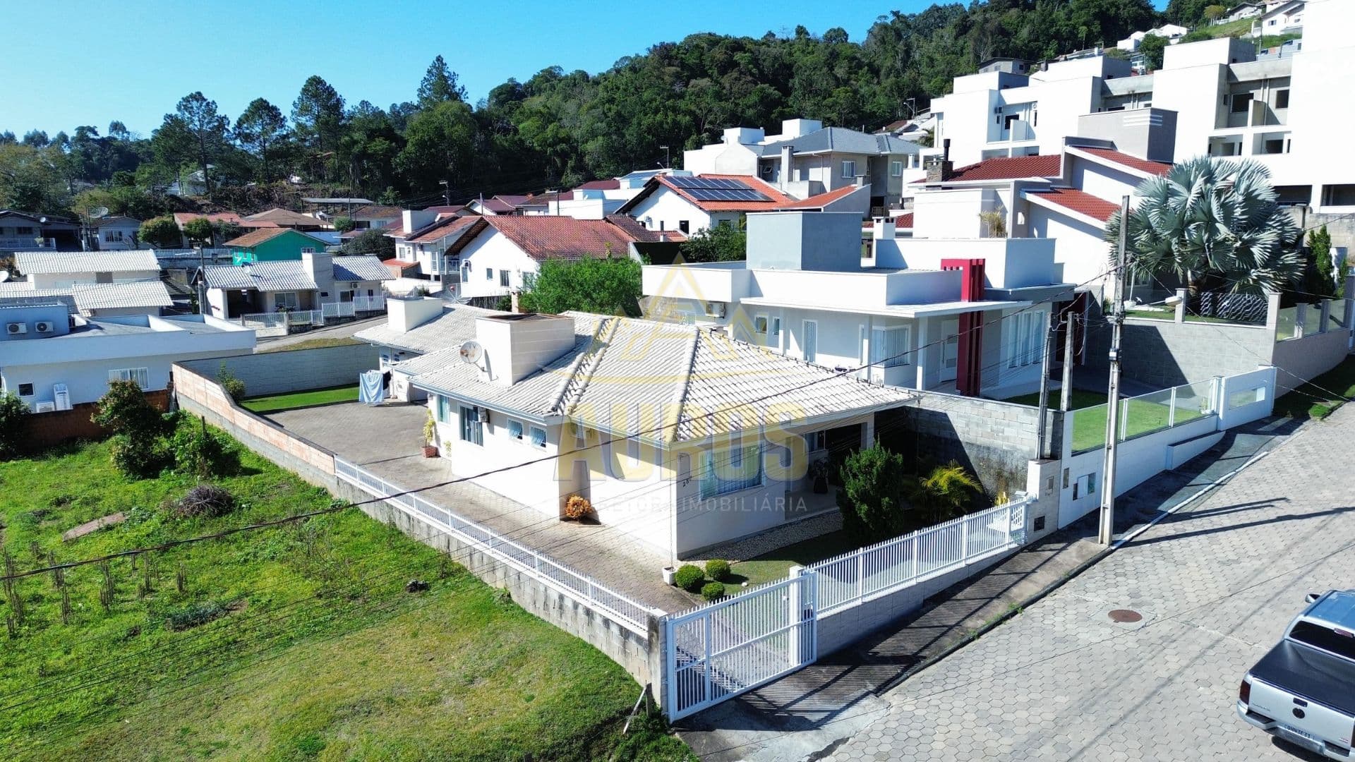 Casa com 3 dormitórios e garagem para 3 carros no Fundo Canoas, Rio do Sul - Imagem 1