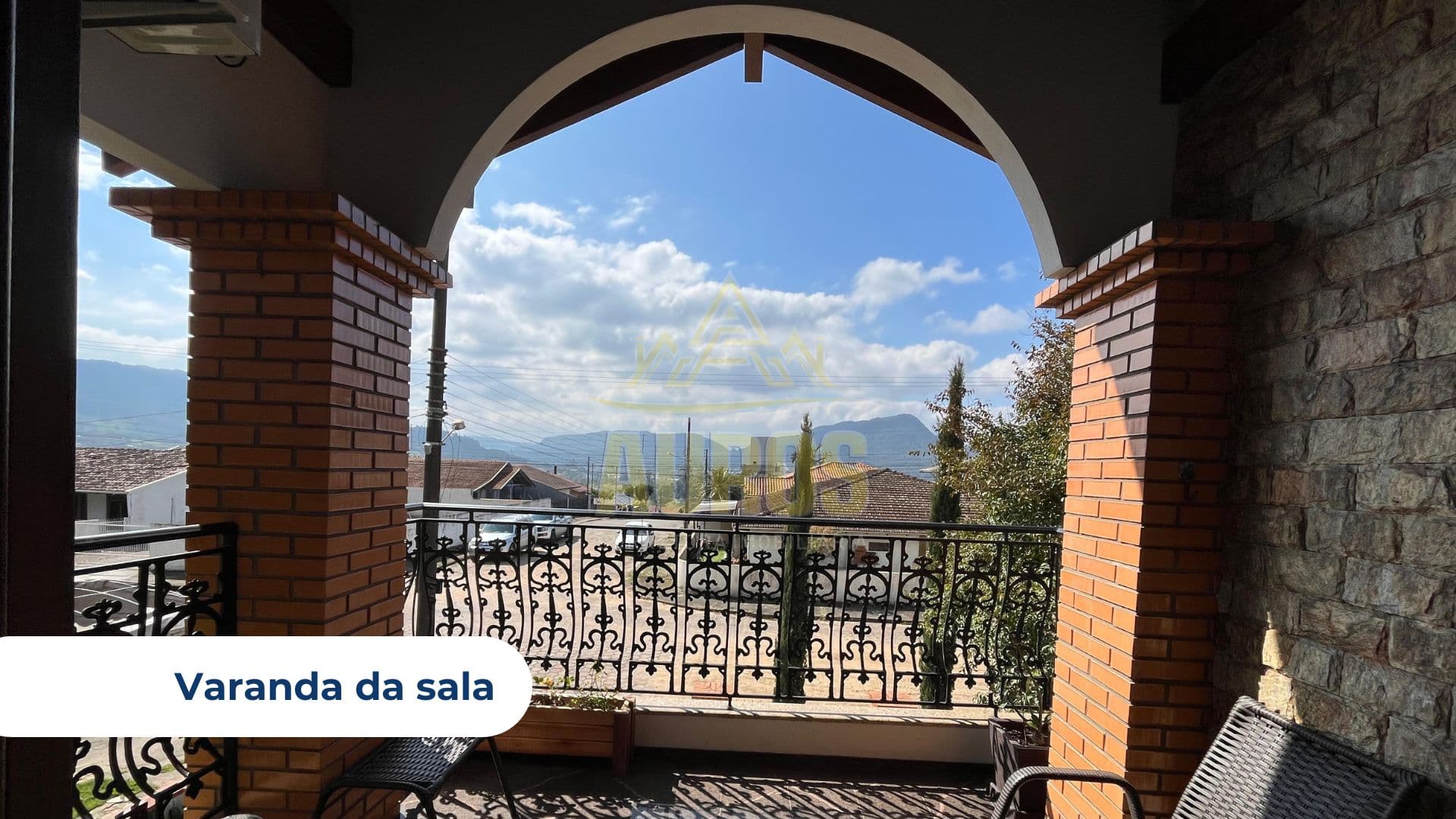 Casa no Taboão à Venda – 305m², 2 Andares - Aceita permuta de menor valor. - Imagem 4