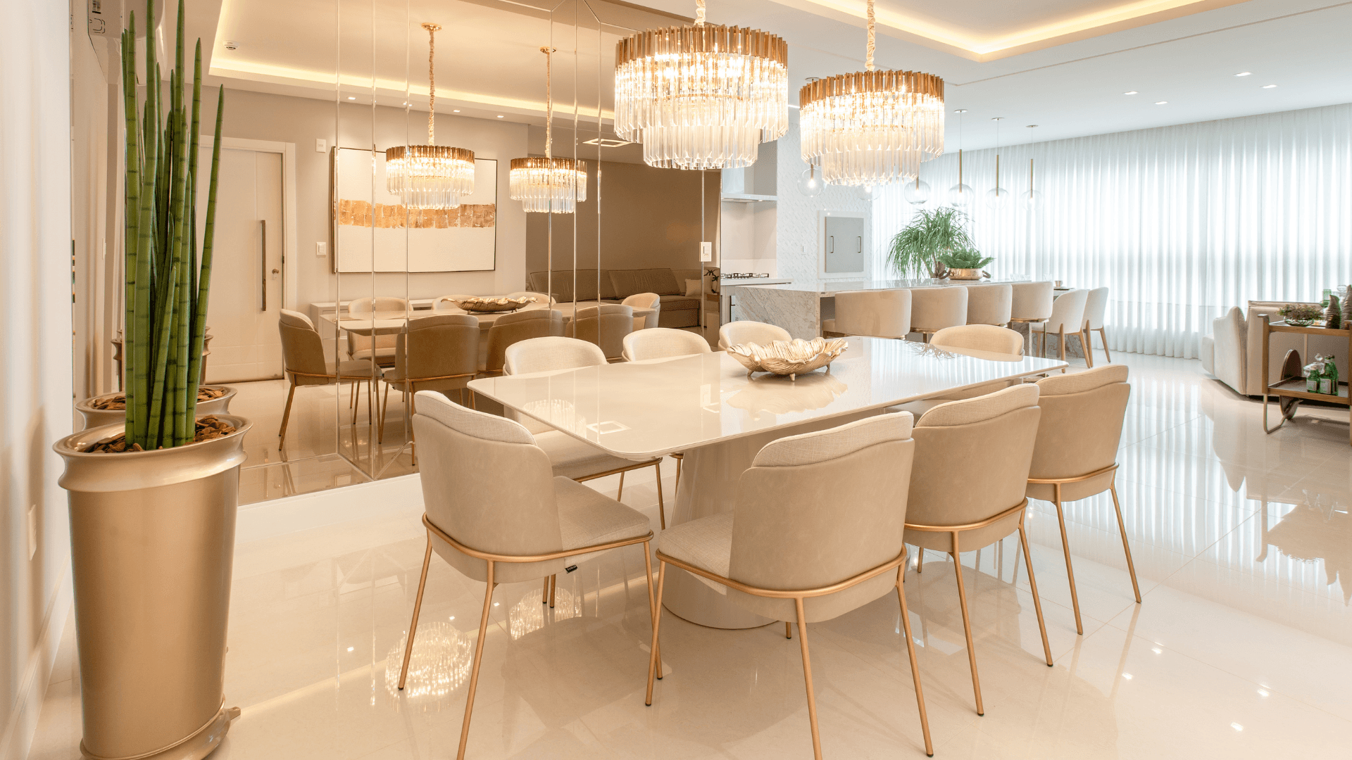 Apartamento de 4 suítes em Meia Praia/Itapema - Imagem 1