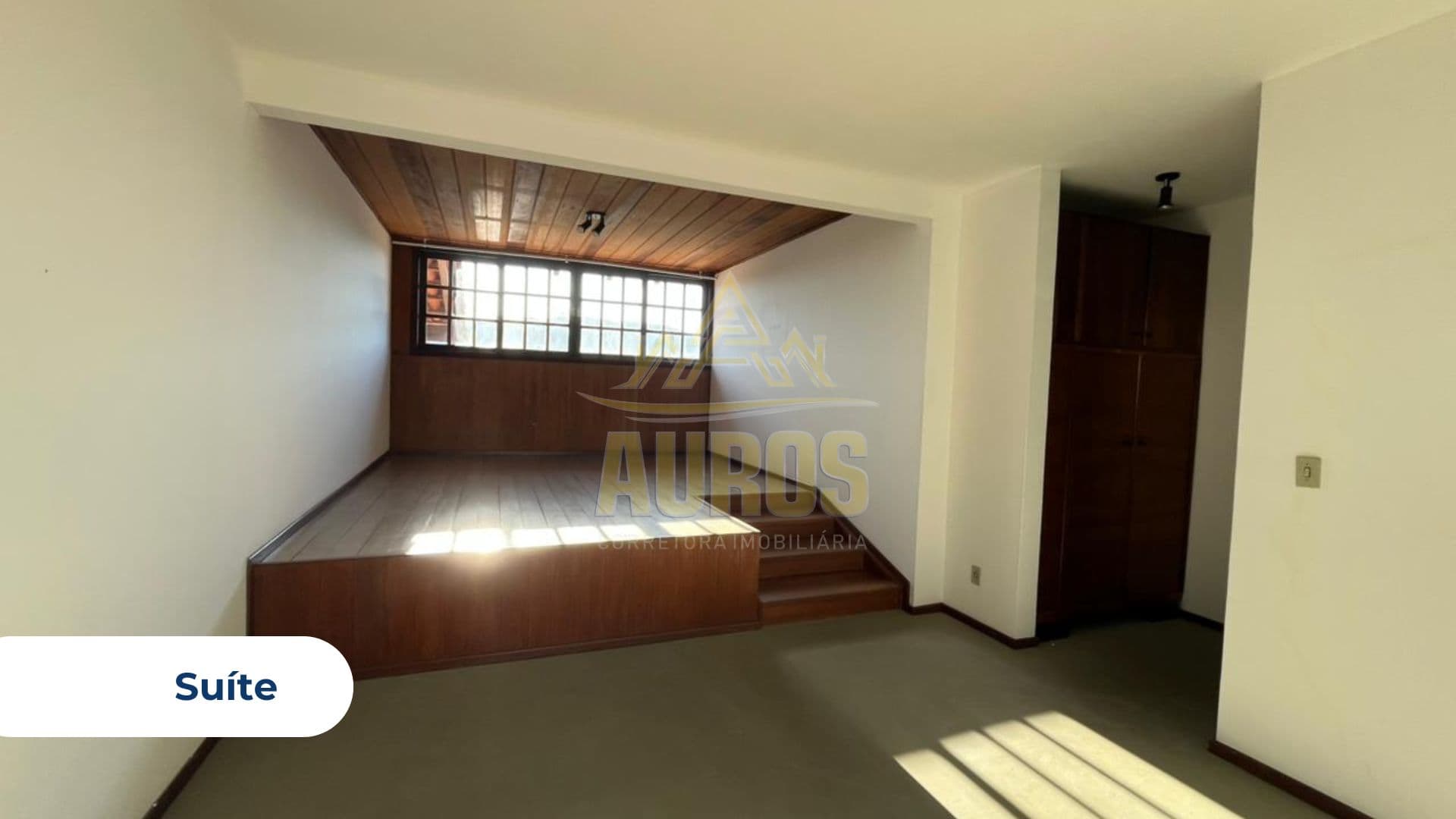 Casa à venda na Ladeira Joaquim Nabuco em Rio do Sul /4 suítes, área de festas e vista para a cidade - Imagem 12