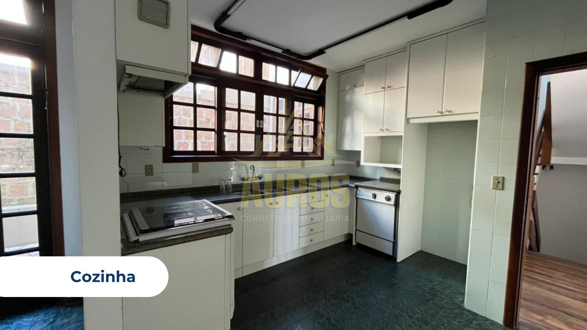 Casa à venda na Ladeira Joaquim Nabuco em Rio do Sul /4 suítes, área de festas e vista para a cidade - Imagem 3