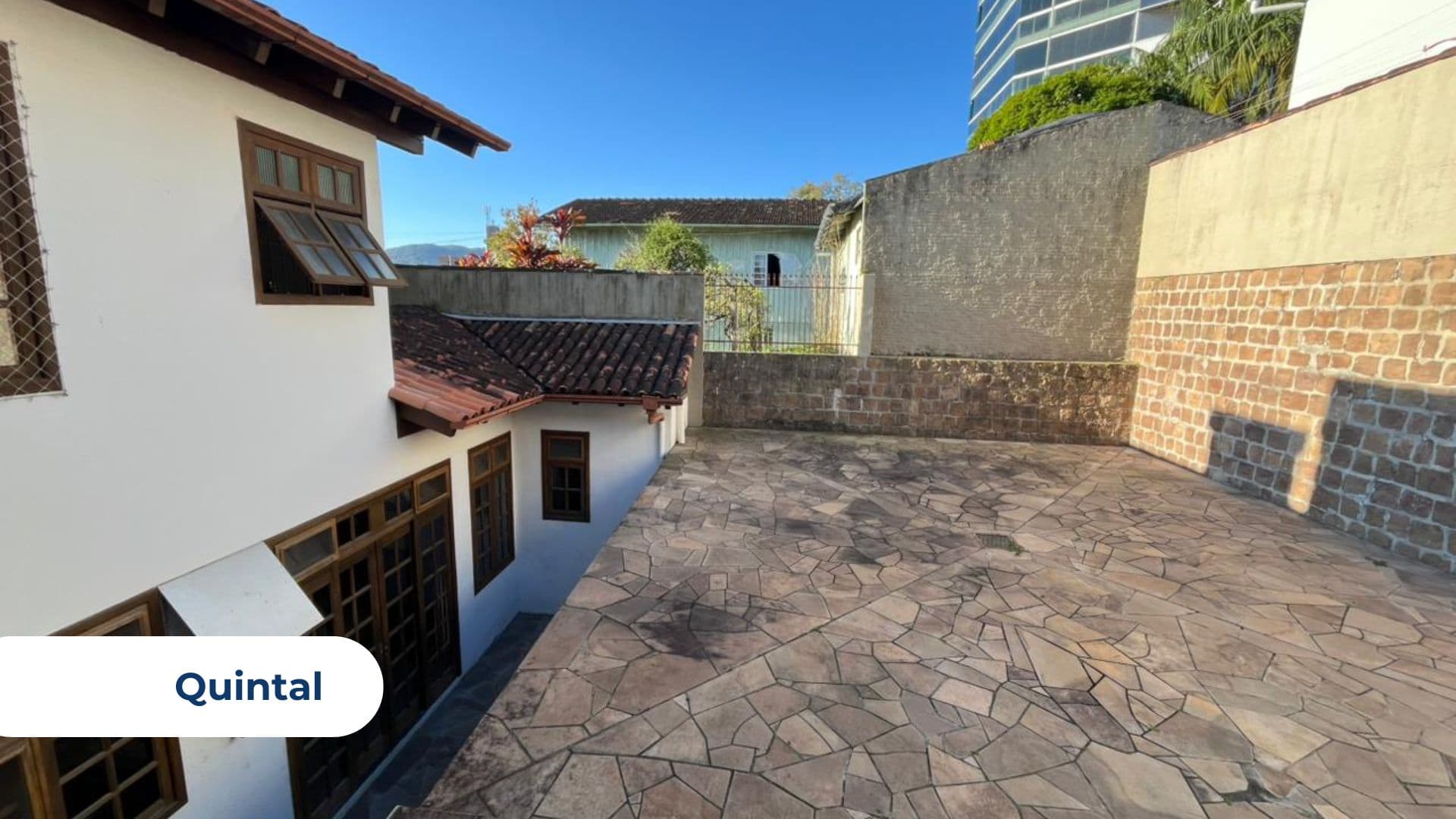 Casa à venda na Ladeira Joaquim Nabuco em Rio do Sul /4 suítes, área de festas e vista para a cidade - Imagem 8