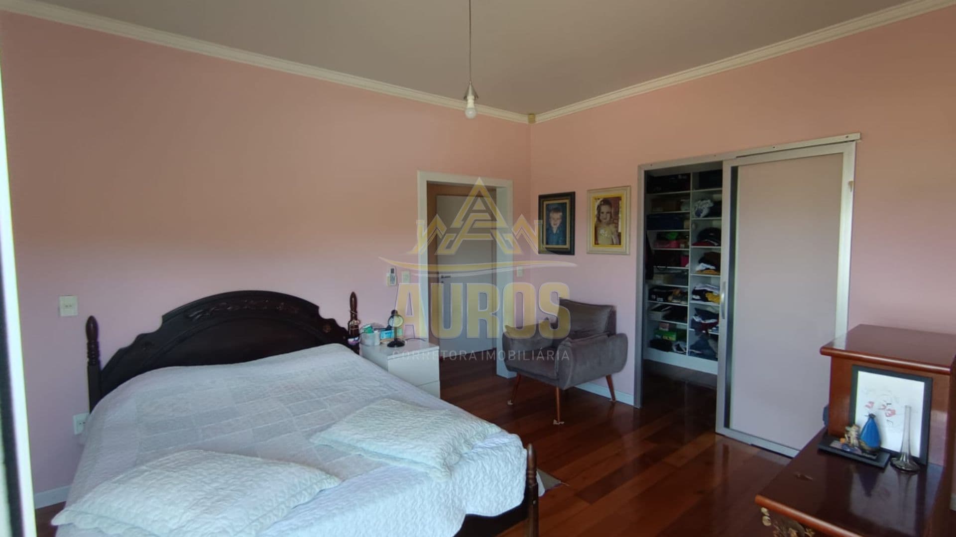 Casa no Fundo Canoas com 273 m² em Terreno de 1.554 m² - mobiliada - Imagem 11