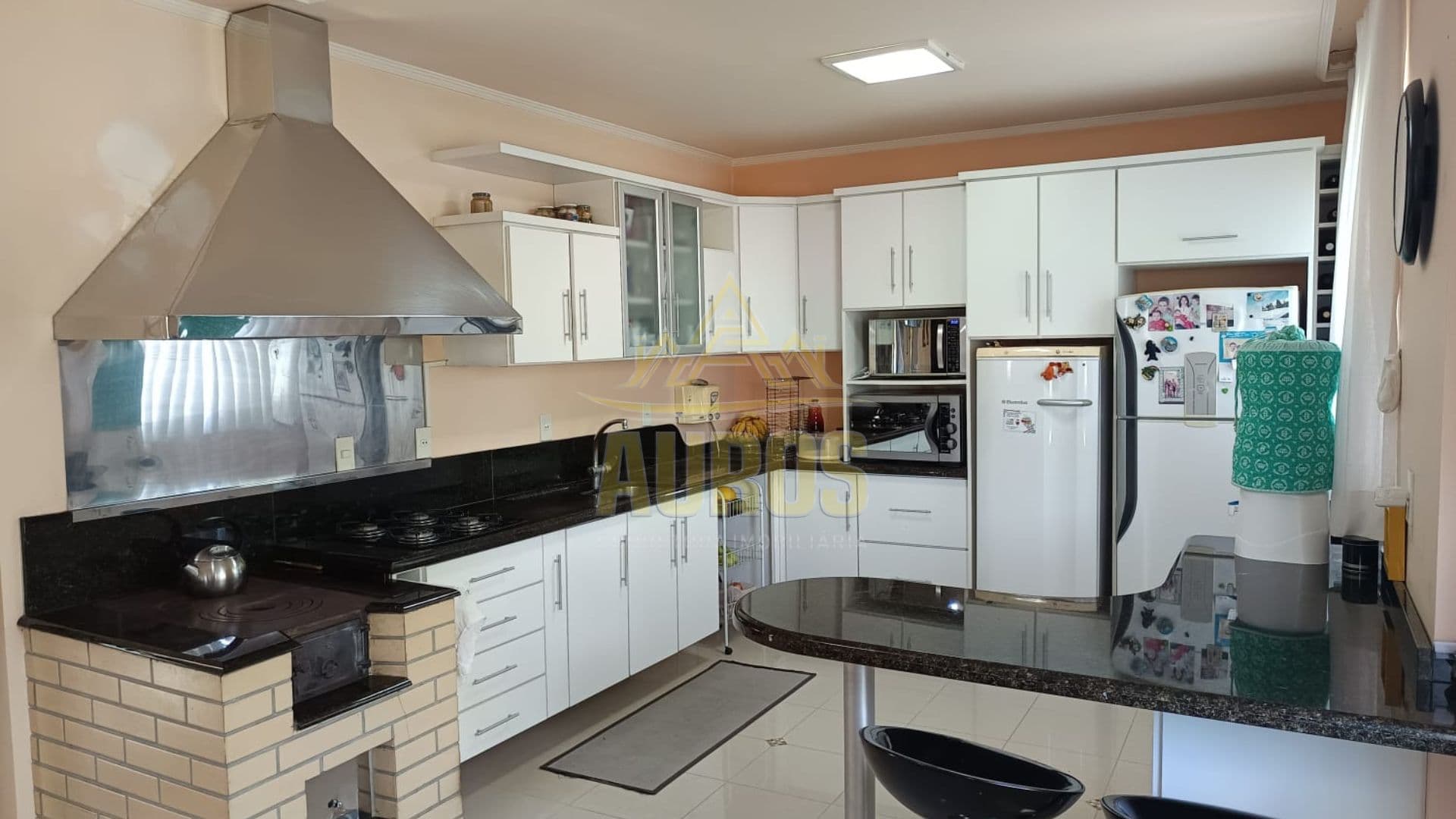 Casa no Fundo Canoas com 273 m² em Terreno de 1.554 m² - mobiliada - Imagem 8