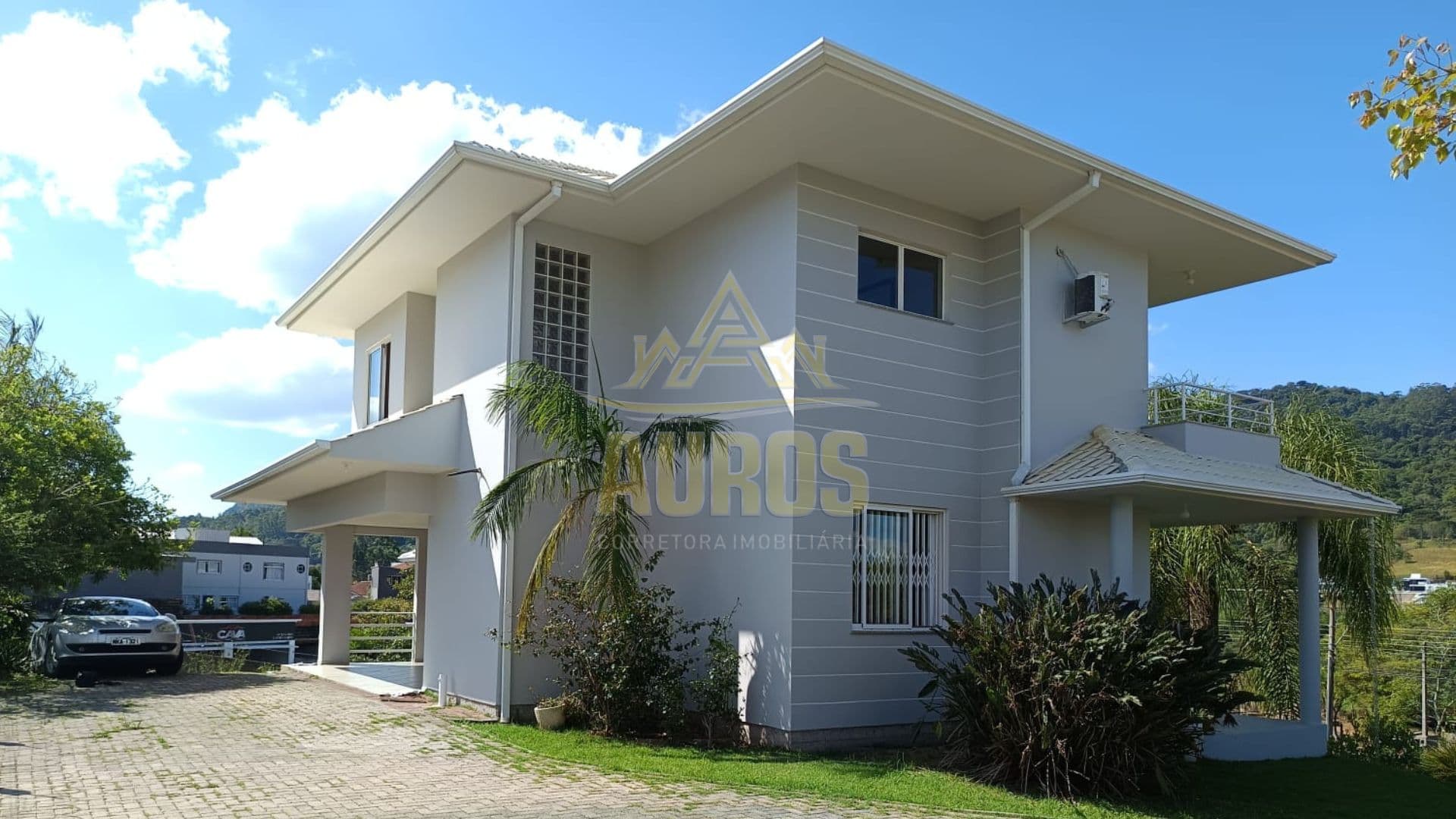 Casa no Fundo Canoas com 273 m² em Terreno de 1.554 m² - mobiliada - Imagem 1