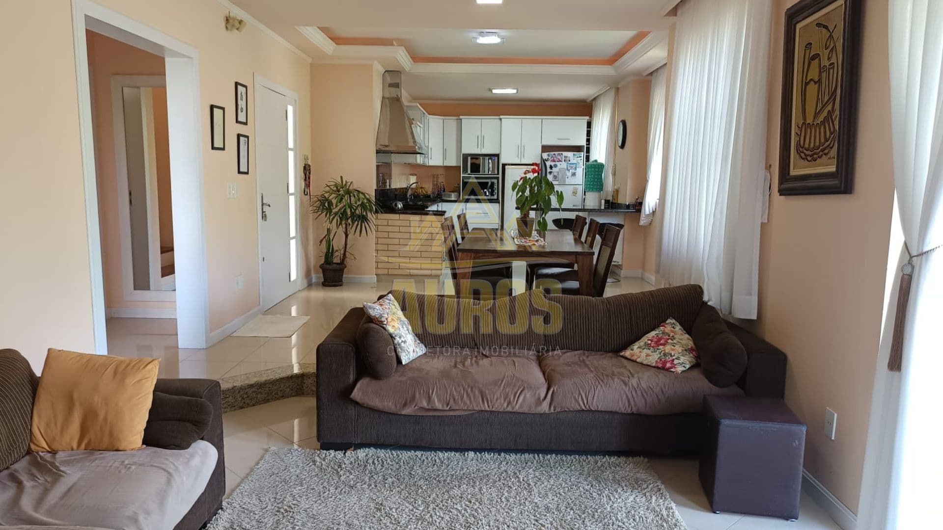 Casa no Fundo Canoas com 273 m² em Terreno de 1.554 m² - mobiliada - Imagem 5