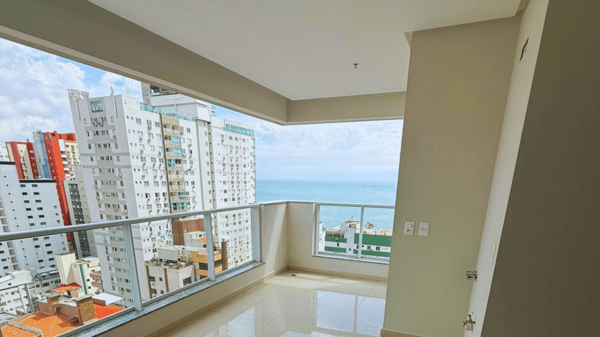 Apartamento de Alto Padrão Quadra Mar em Balneário Camboriú – 4 Suítes, Vista Mar e Lazer Completo - Imagem 1