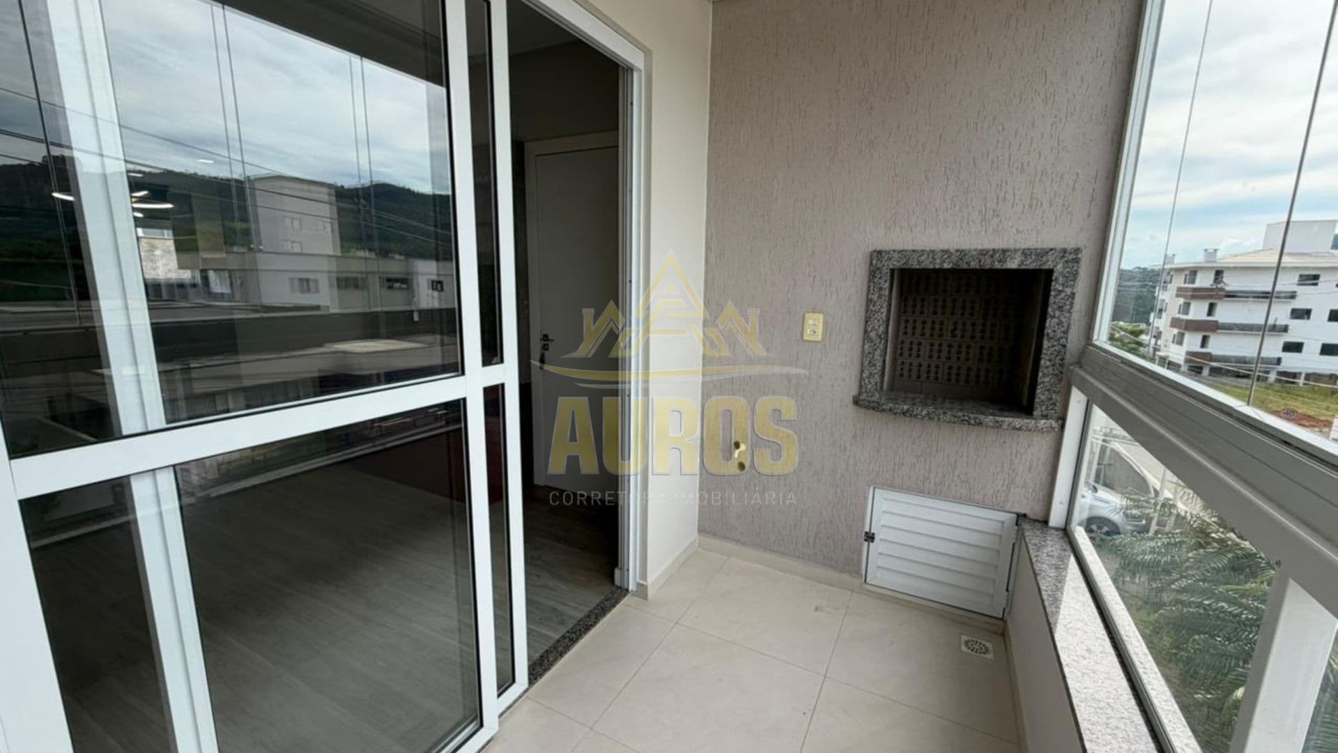 Apartamento Semi Mobiliado no Residencial Florença com Suíte - Imagem 2