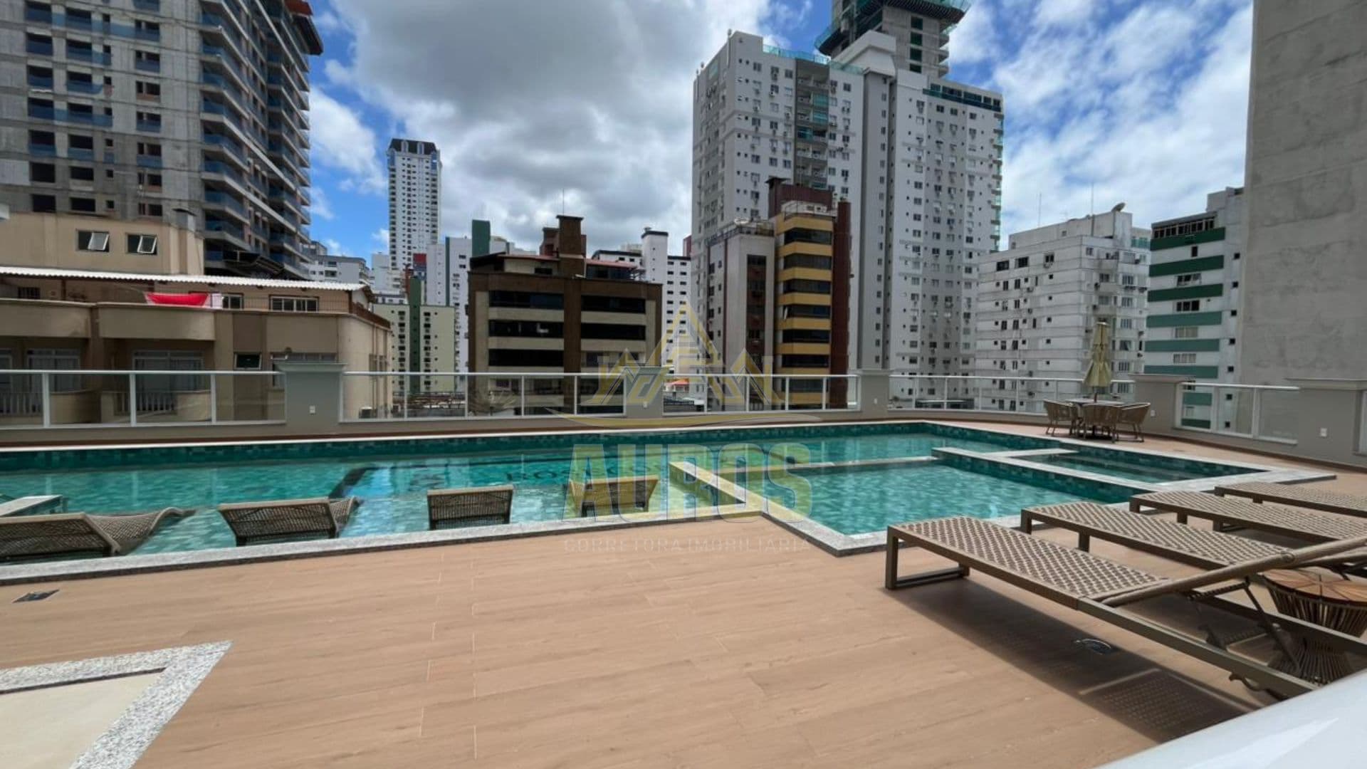Apartamento quadra mar com 169m² privativos, 4 suítes e vista para o mar - Imagem 9