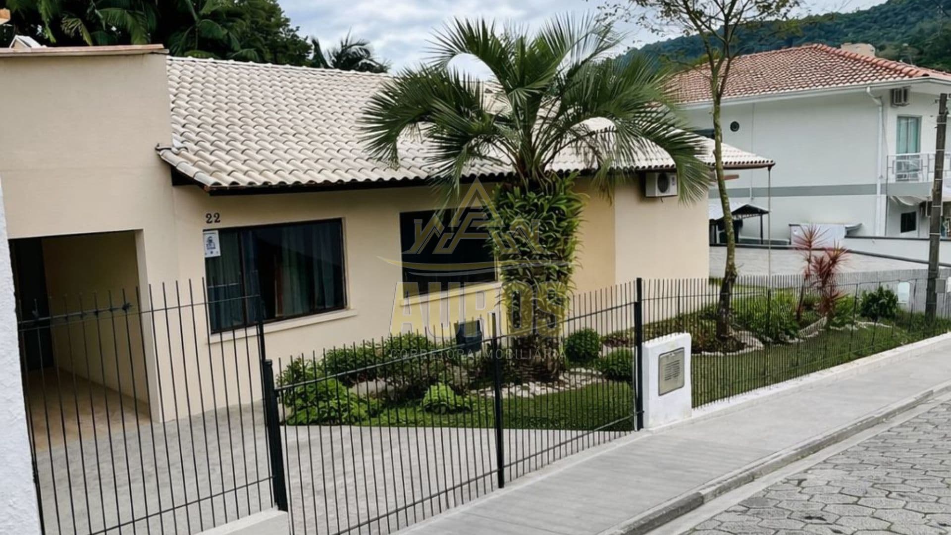 Casa Térrea à Venda no Bairro Sumaré - Imagem 2