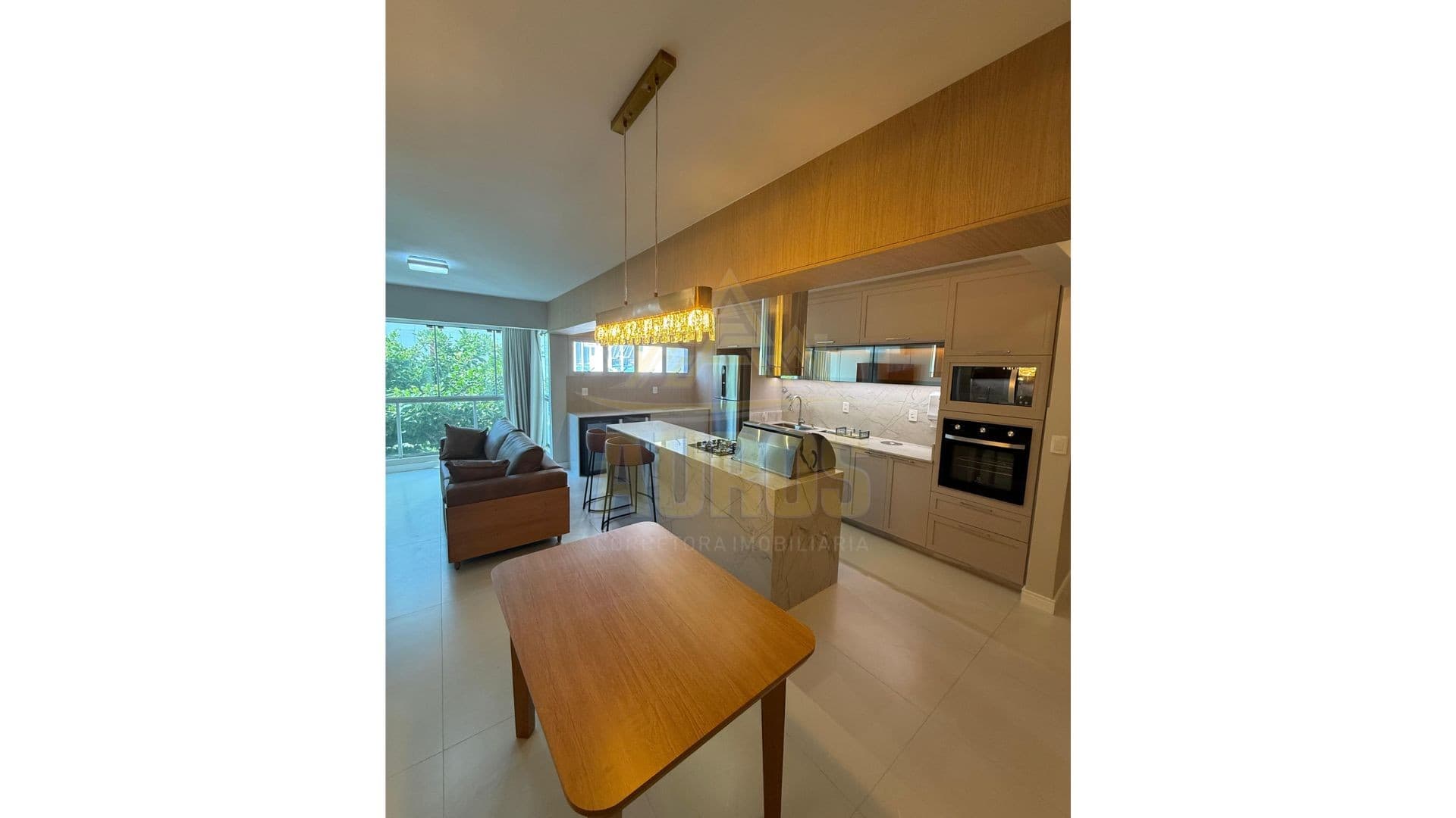 Apartamento recém mobiliado com 1 suíte mais 2 quartos no Edifício Albany, na Avenida Atlântica - Imagem 2