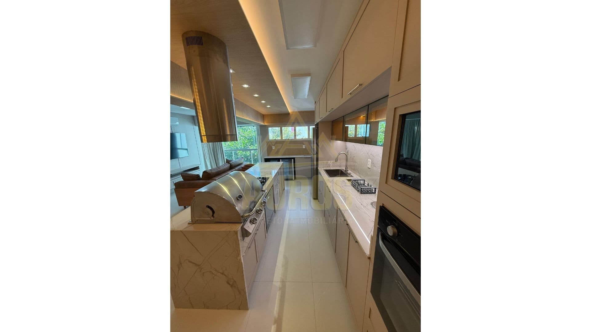 Apartamento recém mobiliado com 1 suíte mais 2 quartos no Edifício Albany, na Avenida Atlântica - Imagem 3