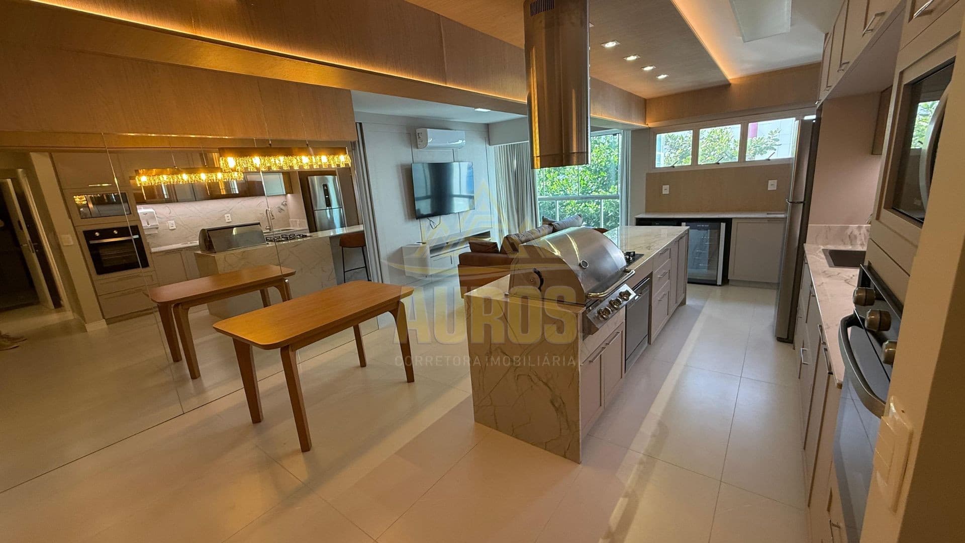 Apartamento recém mobiliado com 1 suíte mais 2 quartos no Edifício Albany, na Avenida Atlântica - Imagem 1