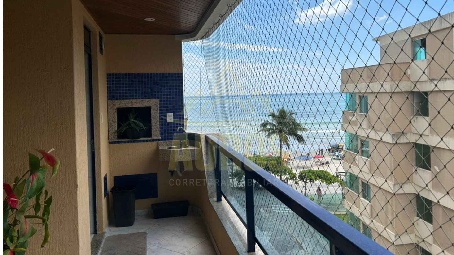 Apartamento mobiliado com 138 m², 1 suíte + 2 dormitórios e vista lateral para o mar em Itapema - Imagem 1