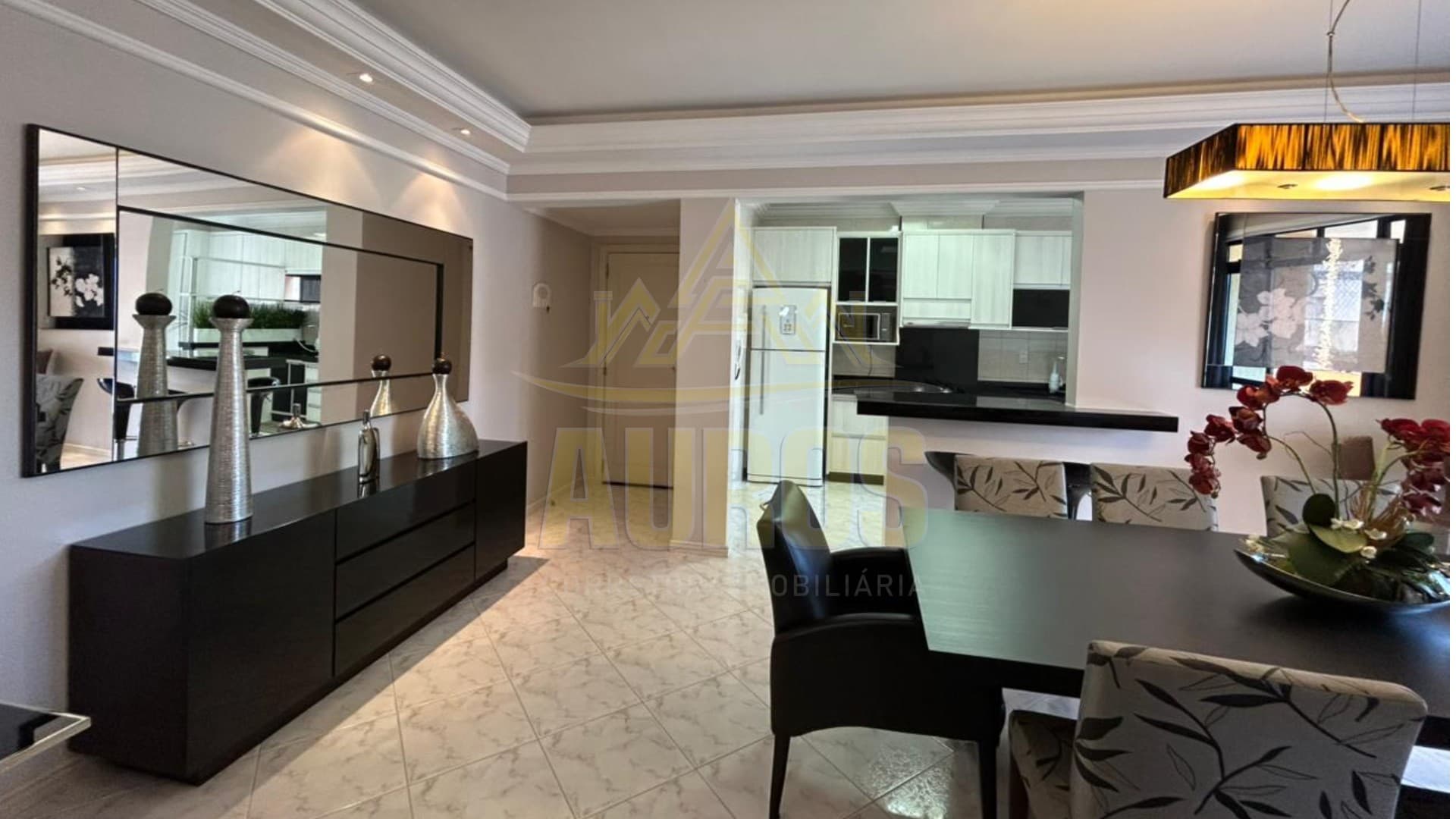 Apartamento mobiliado com 138 m², 1 suíte + 2 dormitórios e vista lateral para o mar em Itapema - Imagem 3