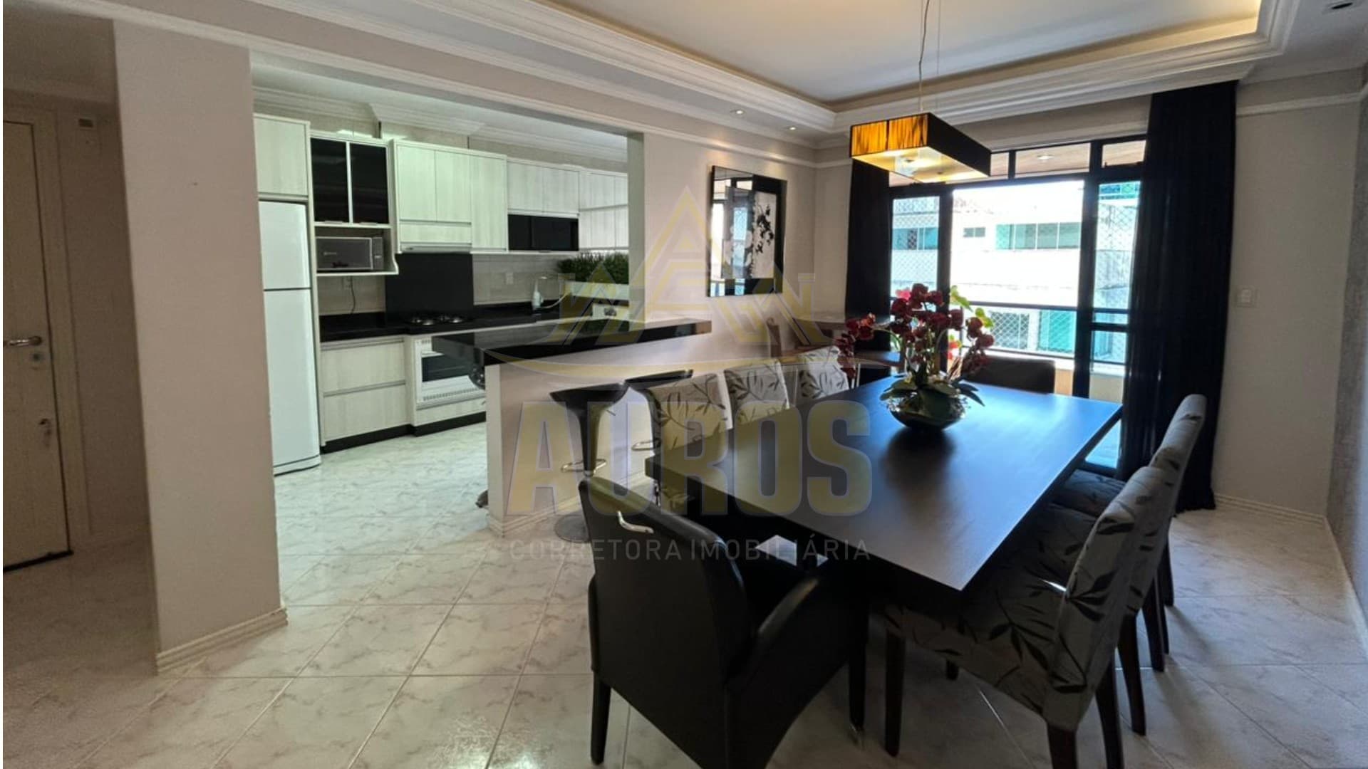 Apartamento mobiliado com 138 m², 1 suíte + 2 dormitórios e vista lateral para o mar em Itapema - Imagem 4