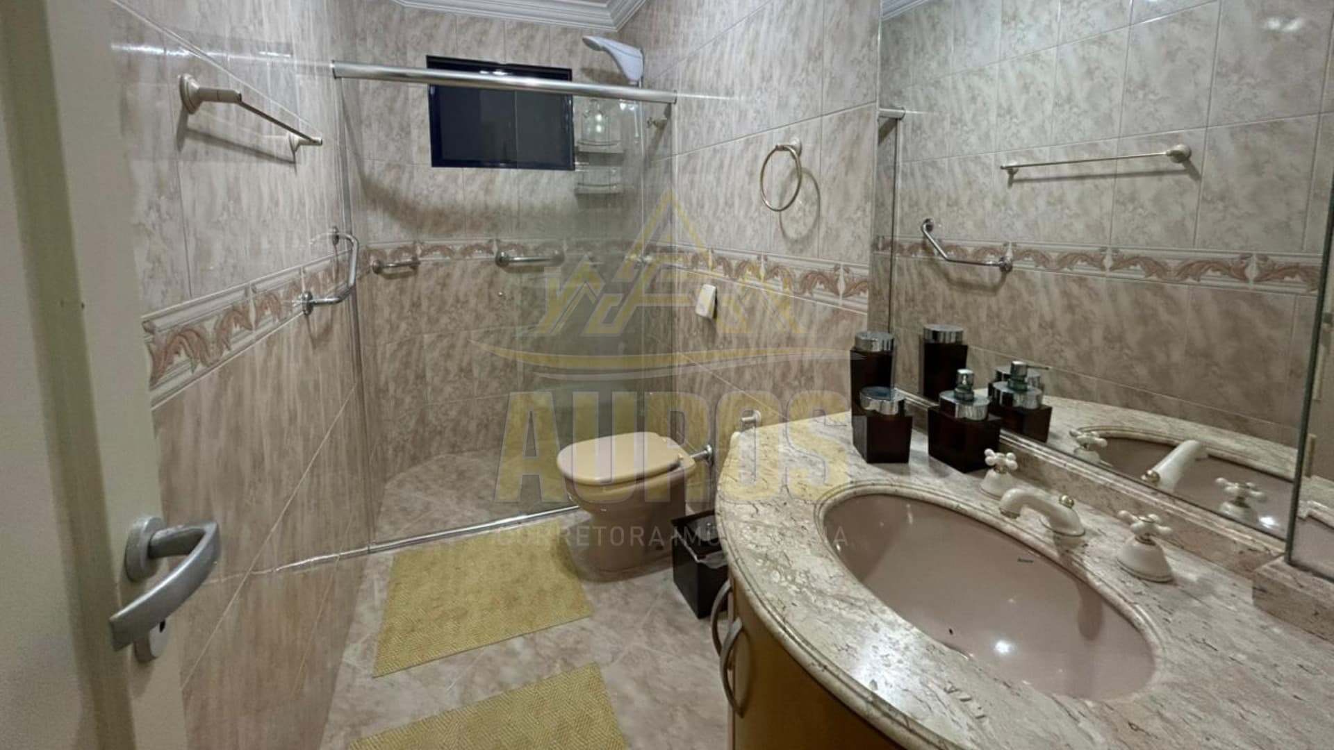 Apartamento mobiliado com 138 m², 1 suíte + 2 dormitórios e vista lateral para o mar em Itapema - Imagem 9