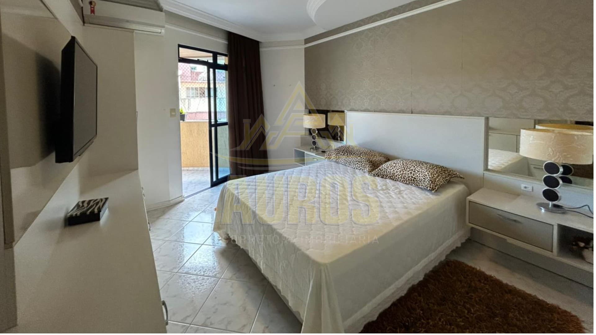 Apartamento mobiliado com 138 m², 1 suíte + 2 dormitórios e vista lateral para o mar em Itapema - Imagem 11