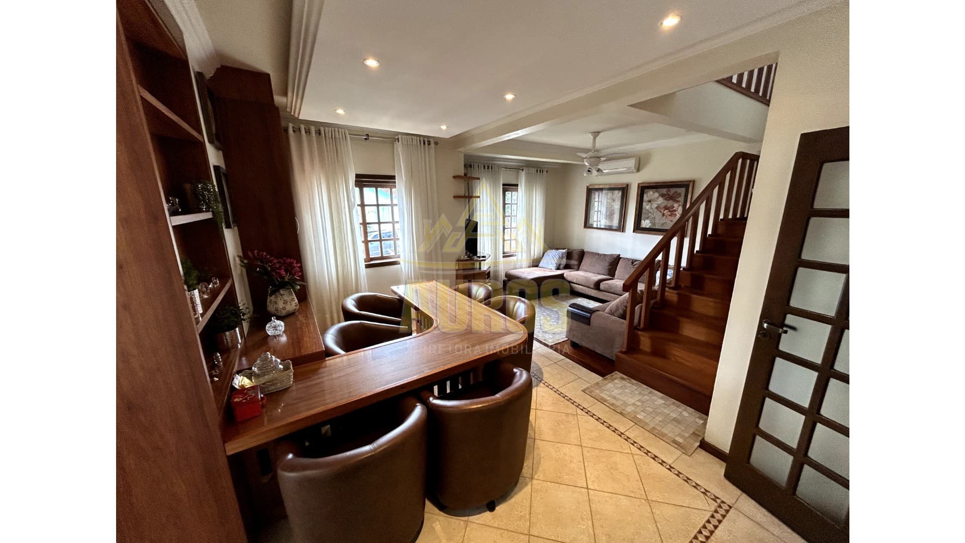 Casa Alto Padrão de 2 pavimentos com piscina  - Imagem 2