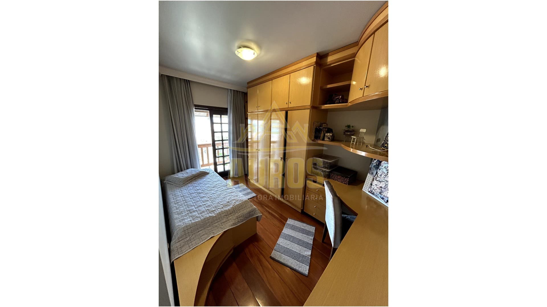 Casa Alto Padrão de 2 pavimentos com piscina  - Imagem 9