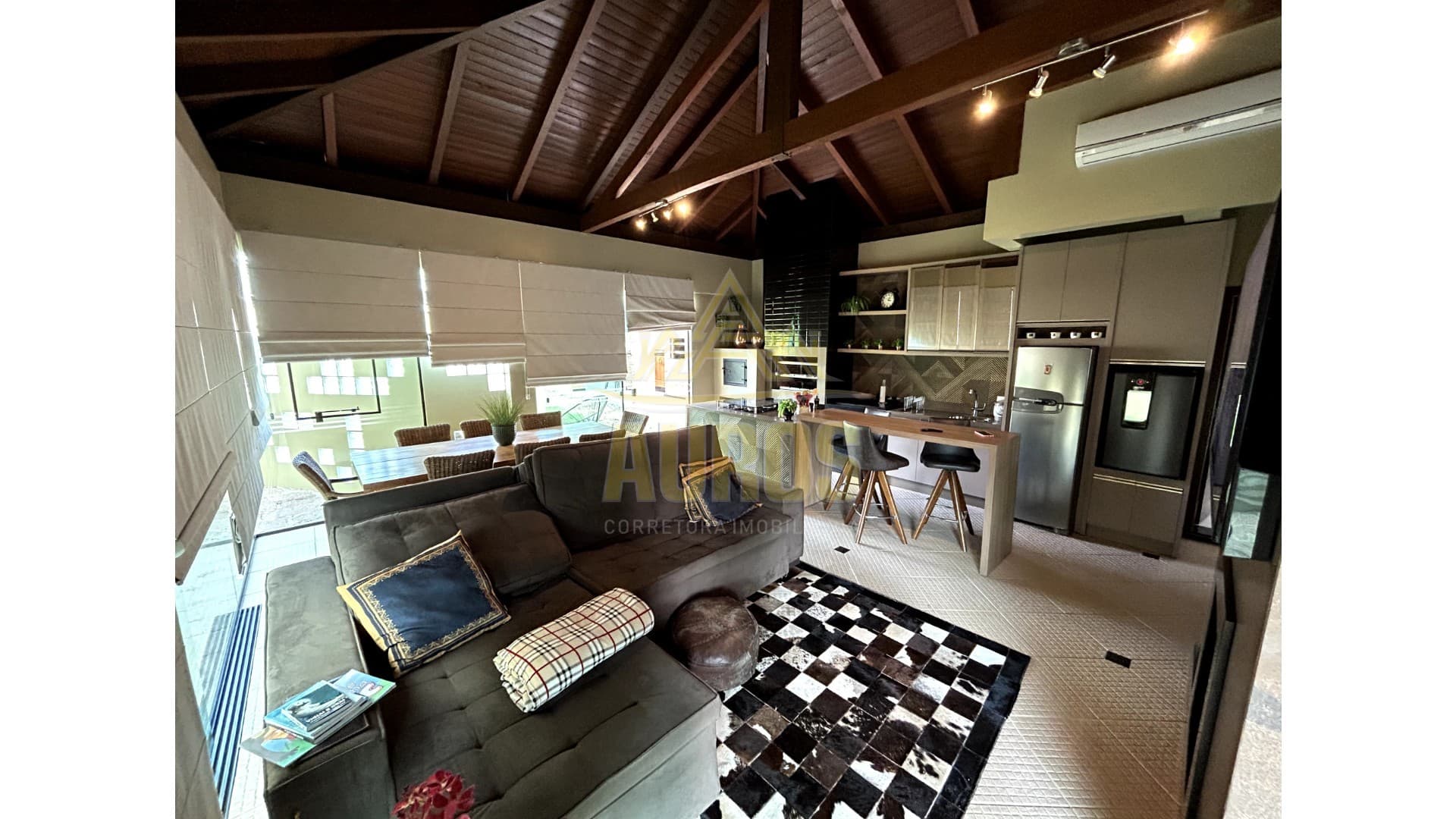 Casa Alto Padrão de 2 pavimentos com piscina  - Imagem 11