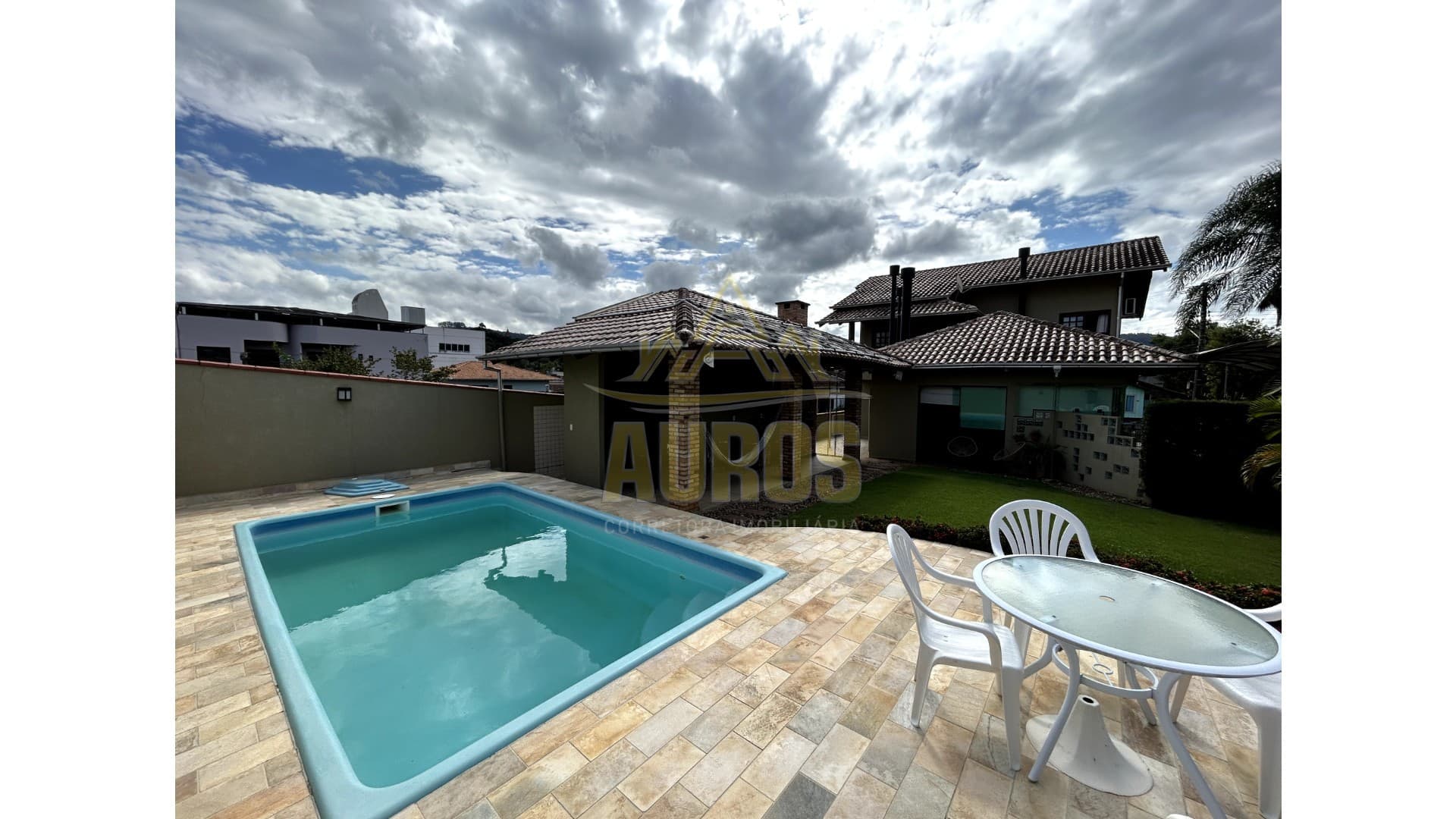 Casa Alto Padrão de 2 pavimentos com piscina  - Imagem 15