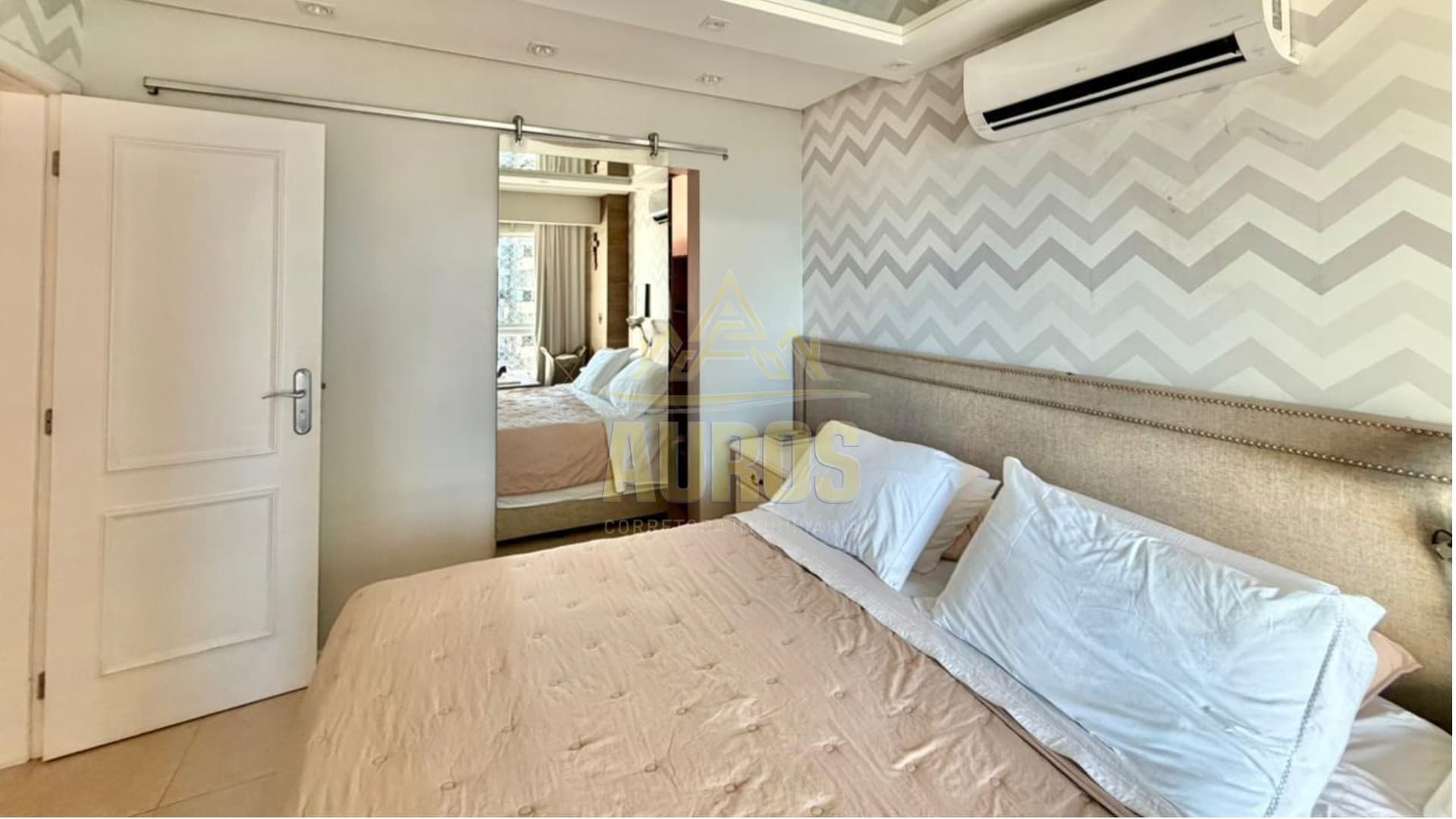 Apartamento no Ed Aspen, na quadra do mar em Balneário Camboriú - Imagem 2
