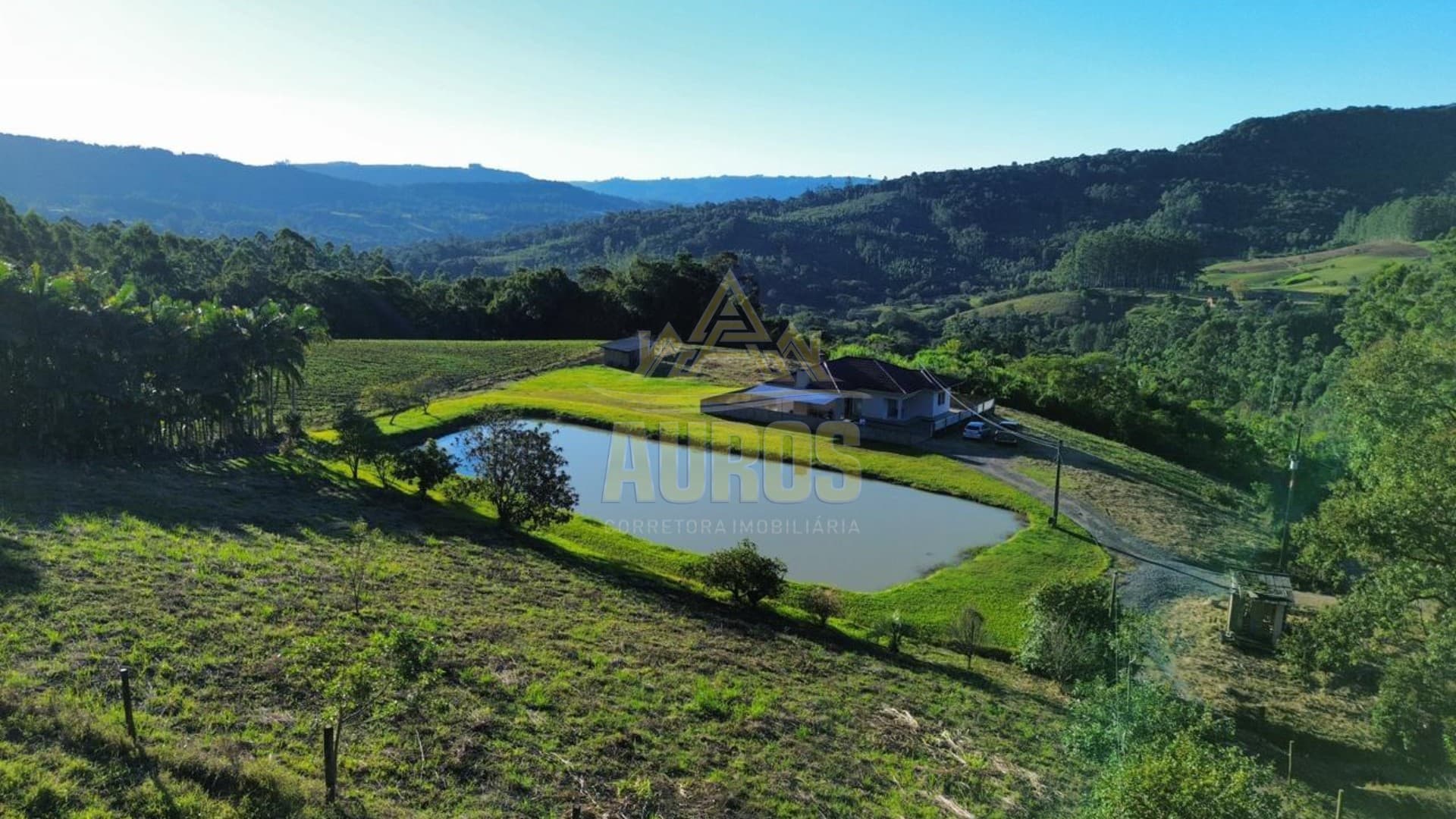 Sítio à venda com 1,4 hectares, casa com suíte, energia solar e lagoa - Imagem 1