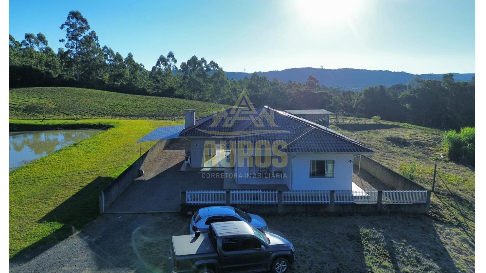 Sítio à venda com 1,4 hectares, casa com suíte, energia solar e lagoa - Imagem 2