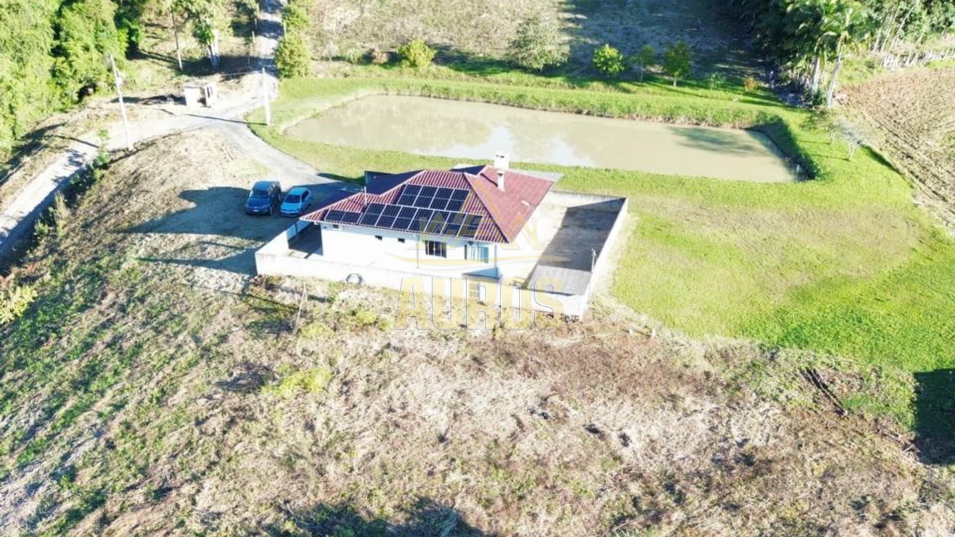 Sítio à venda com 1,4 hectares, casa com suíte, energia solar e lagoa - Imagem 3