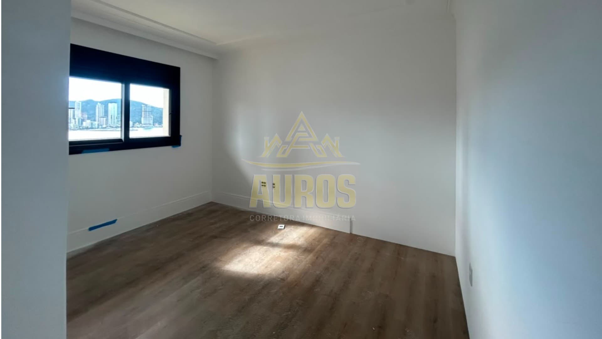 Frente mar! Apartamento com 190m² privativos, 4 suítes, 3 vagas de garagem - Imagem 4