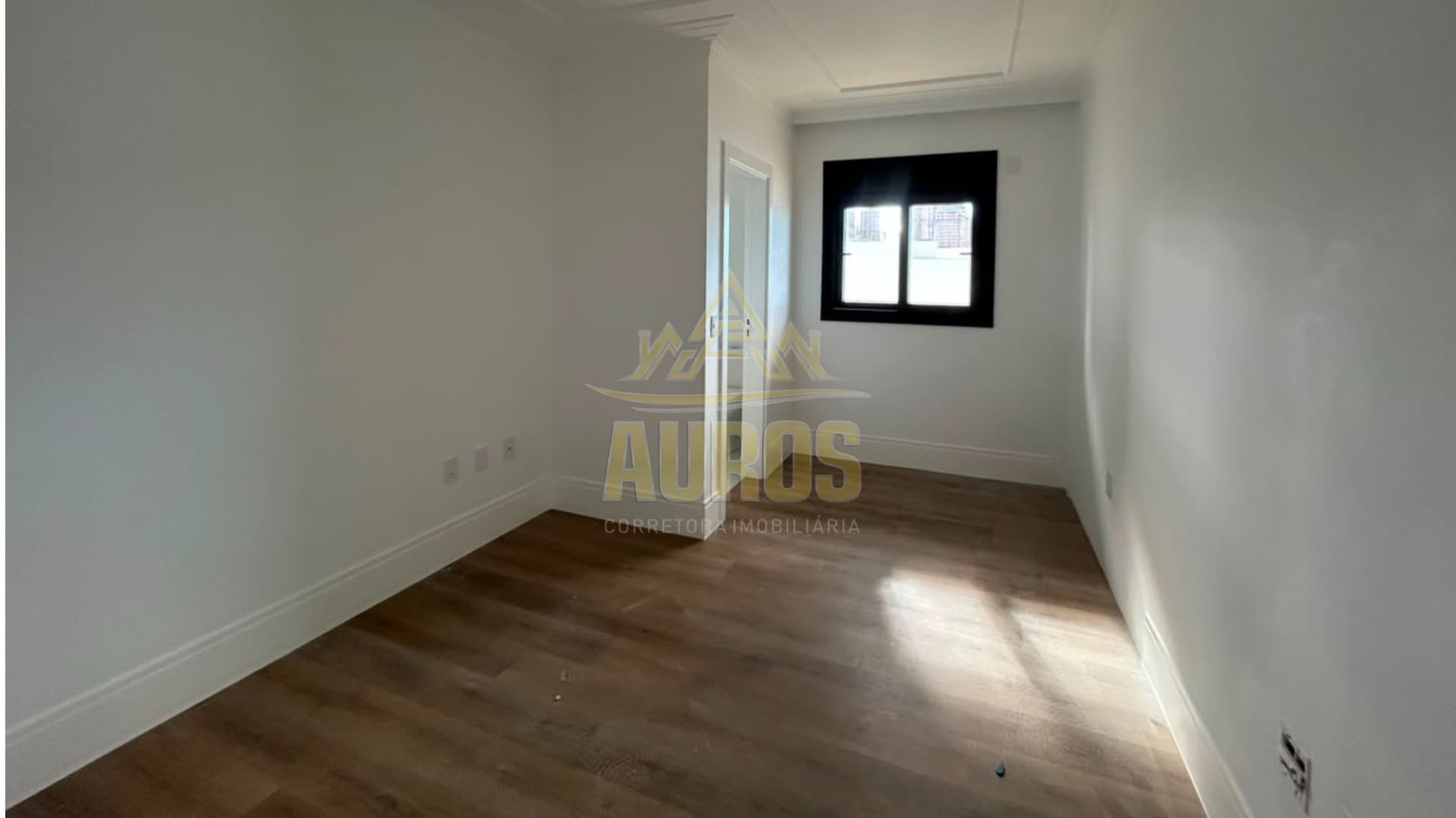 Frente mar! Apartamento com 190m² privativos, 4 suítes, 3 vagas de garagem - Imagem 5