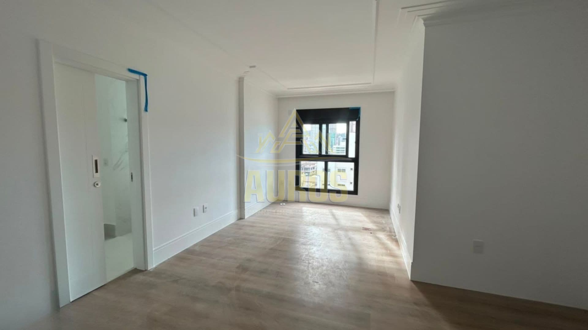 Frente mar! Apartamento com 190m² privativos, 4 suítes, 3 vagas de garagem - Imagem 8