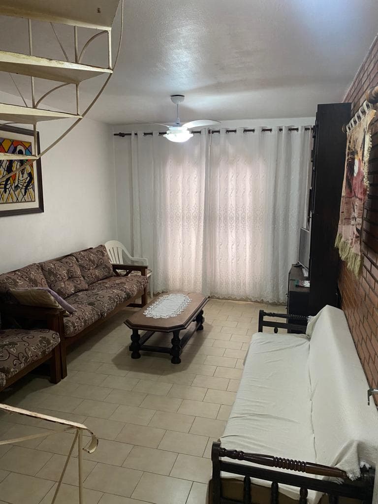 Casa a apenas 50m do mar em Meia Praia - Foto 2