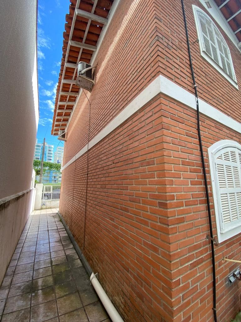 Casa a apenas 50m do mar em Meia Praia - Foto 5