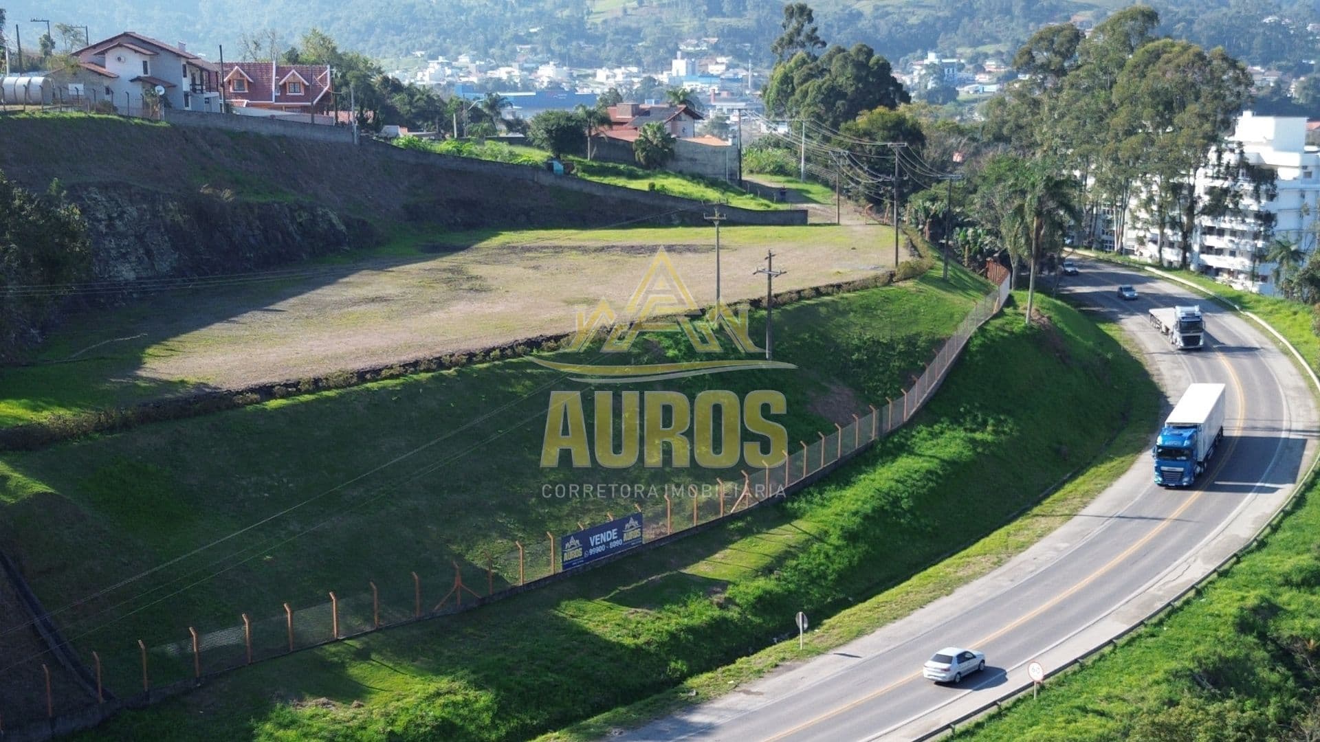 Terreno de frente para a BR-470 com 7.000 m² de área útil - Foto 1