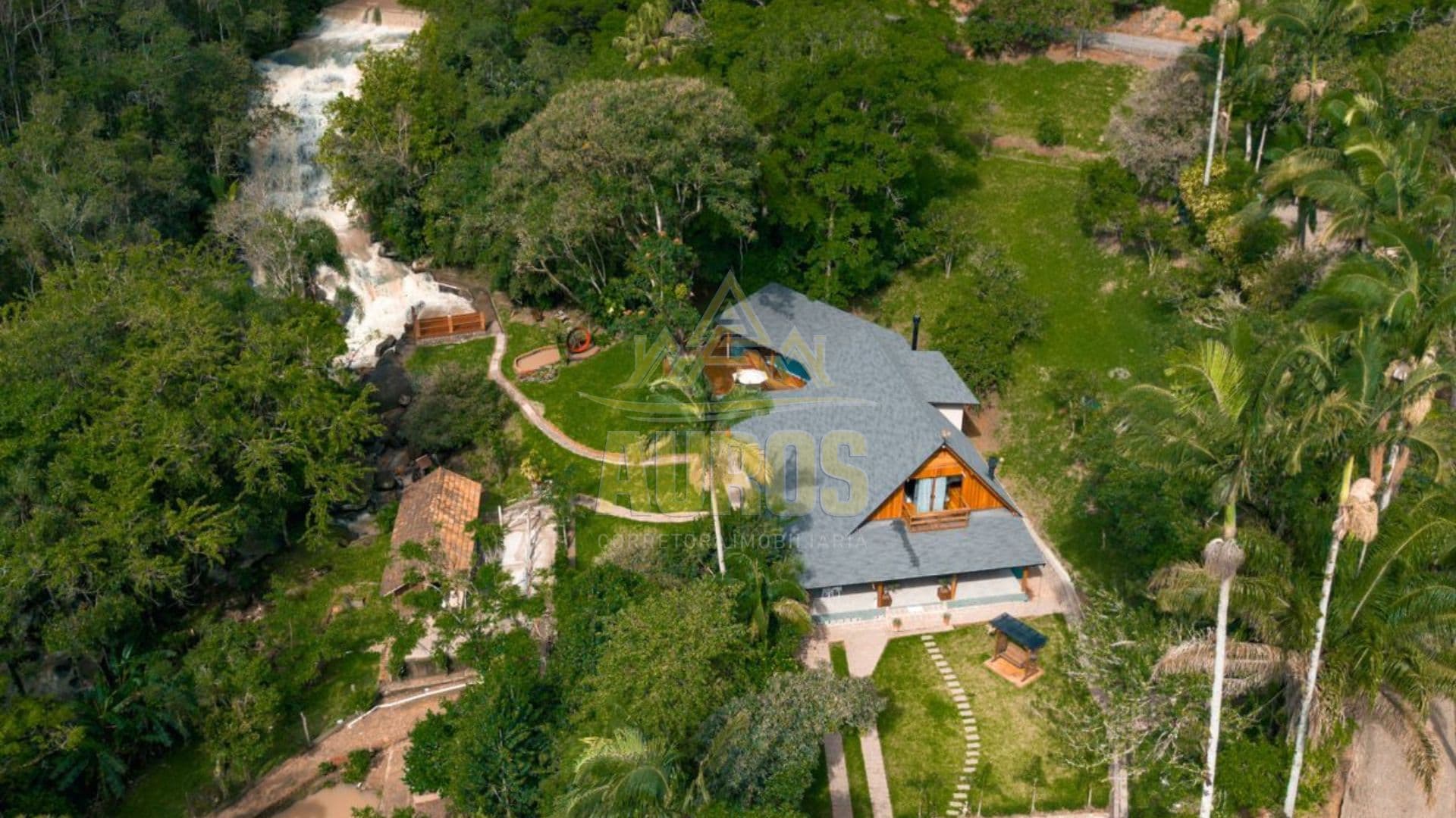 Sítio de 3 hectares com cachoeira exclusiva em Lontras
