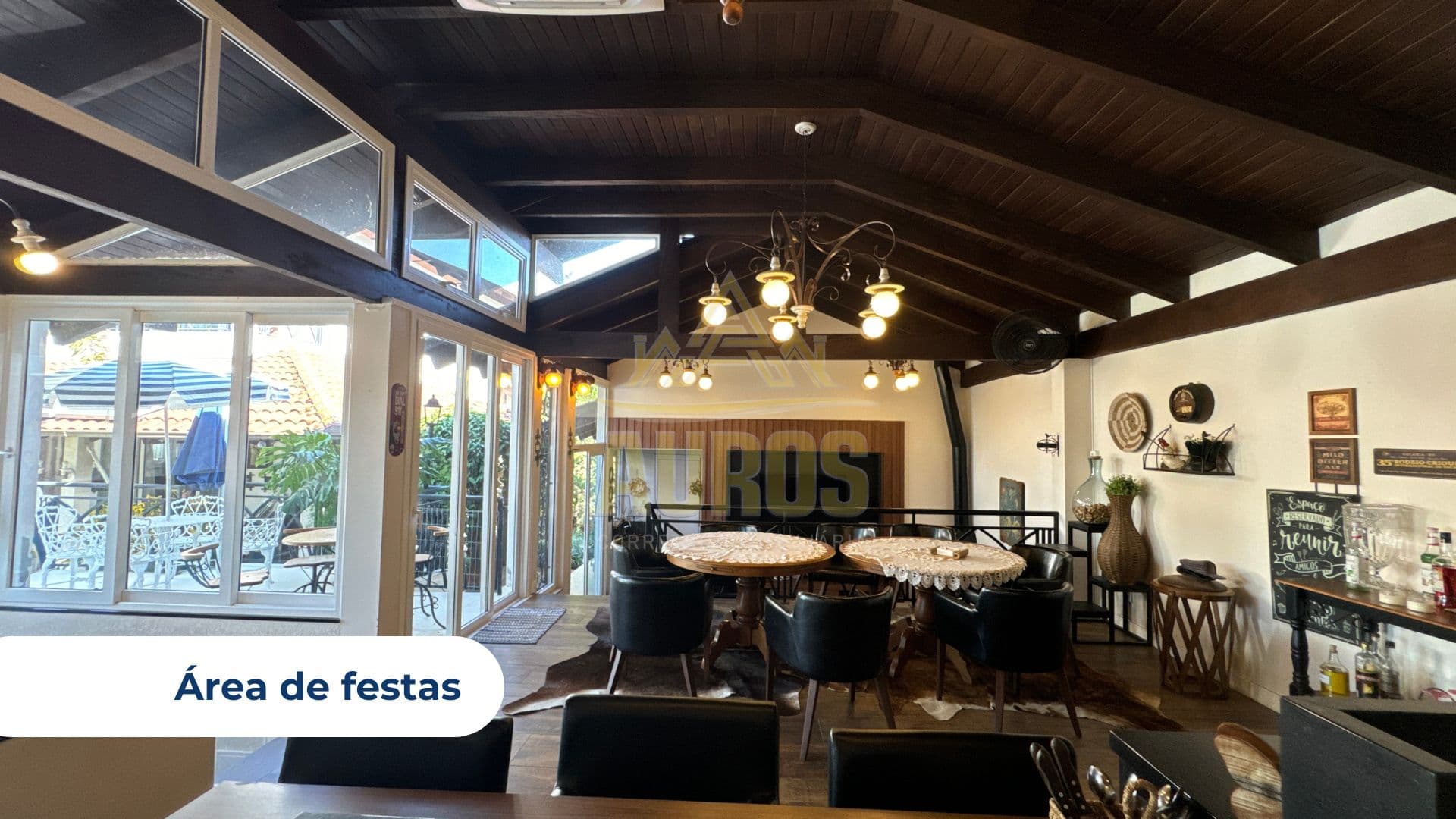Casa Exclusiva com 5 Quartos, Suíte Master, Piscina com Bar Molhado e Energia Solar - Foto 3