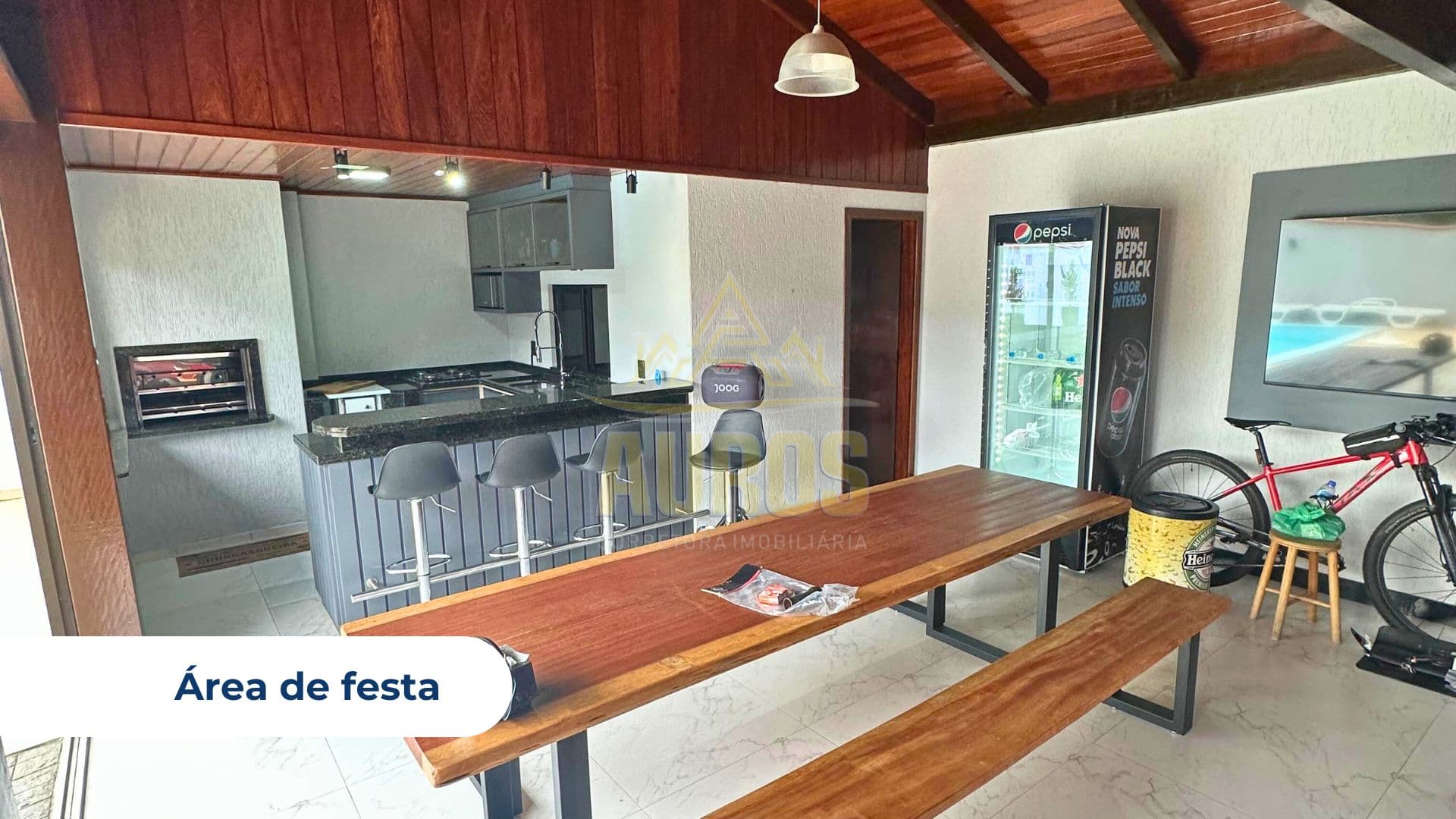 Casa à venda com suíte, área de festas com piscina e churrasqueira – 424m² de terreno - Foto 2