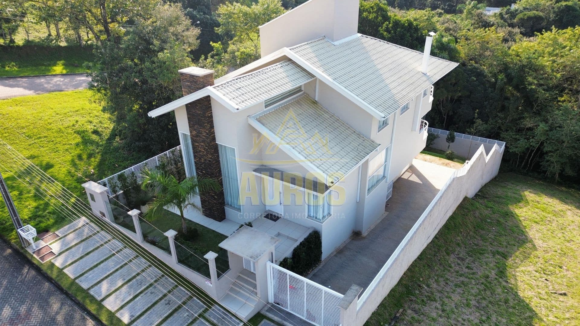 Casa à venda no Jardim Panorama em Rio do Sul – Suíte master, vista panorâmica e alto padrão de acabamento - Foto 1
