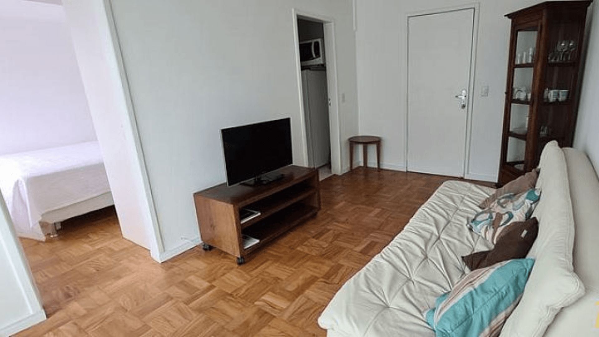 Apartamento frente mar mobiliado no Centro de Balneário Camboriú, a 150m da Roda Gigante. - Foto 5