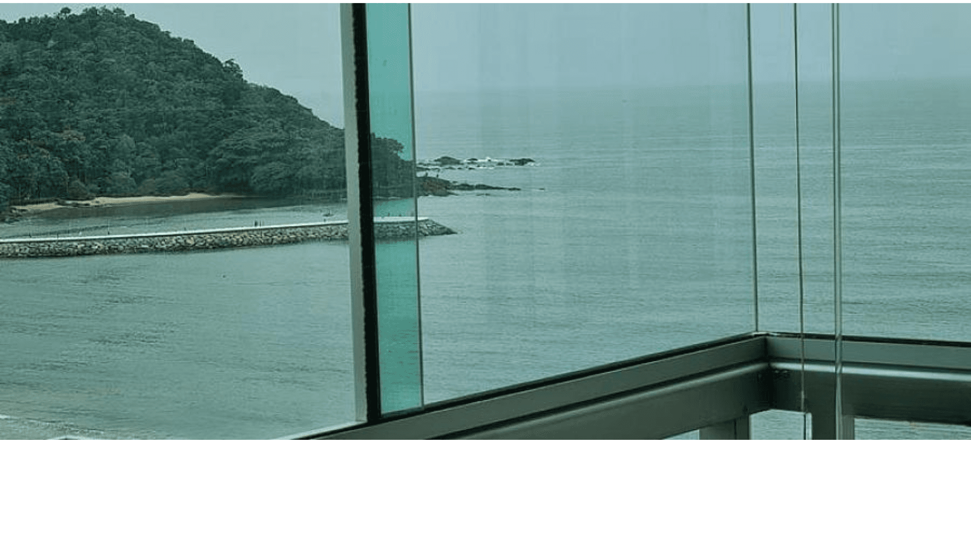 Apartamento frente mar mobiliado no Centro de Balneário Camboriú, a 150m da Roda Gigante. - Foto 3