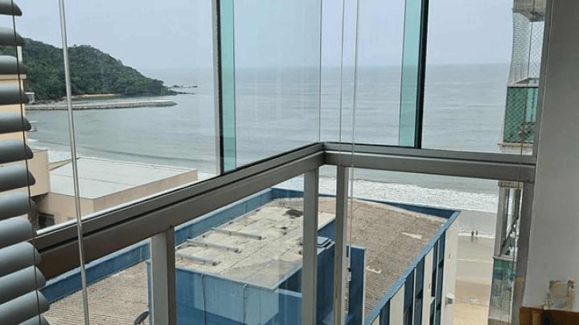 Apartamento frente mar mobiliado no Centro de Balneário Camboriú, a 150m da Roda Gigante. - Foto 1