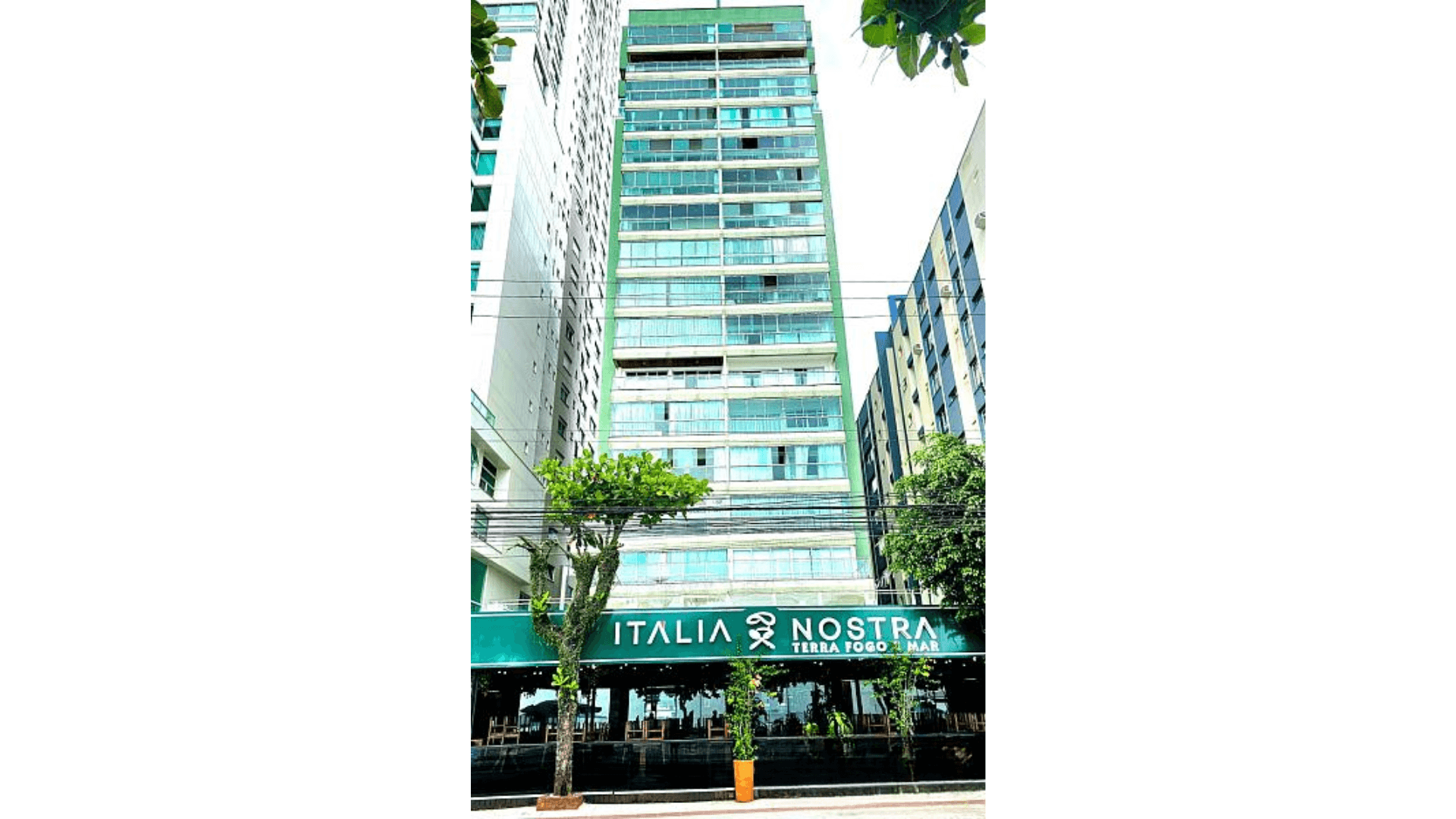 Apartamento frente mar mobiliado no Centro de Balneário Camboriú, a 150m da Roda Gigante. - Foto 2